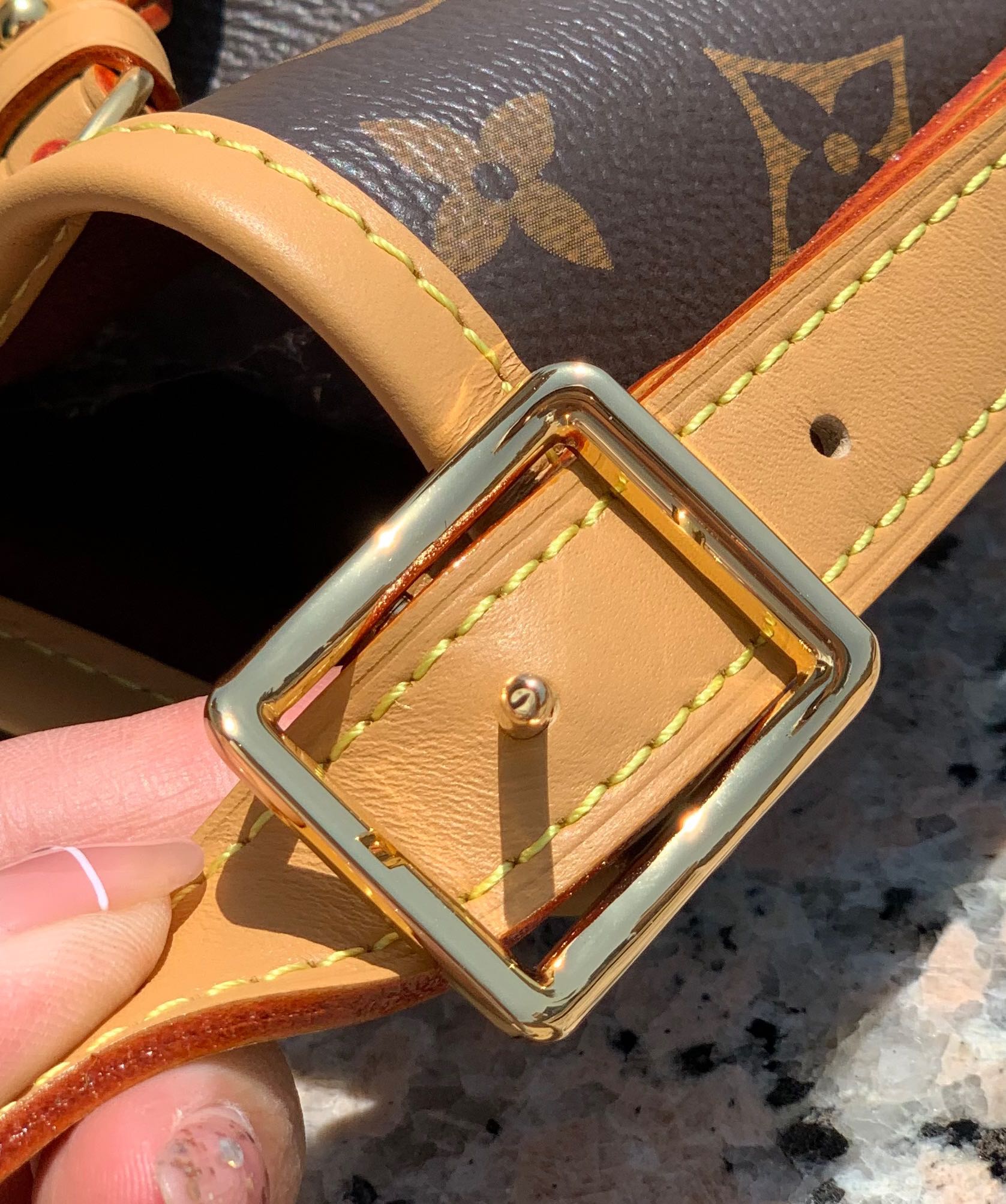 🌼尺寸29x24x12cm 渠道特供 LV 爆款M46203 CARRYALL系列小号购物袋，上市第一天