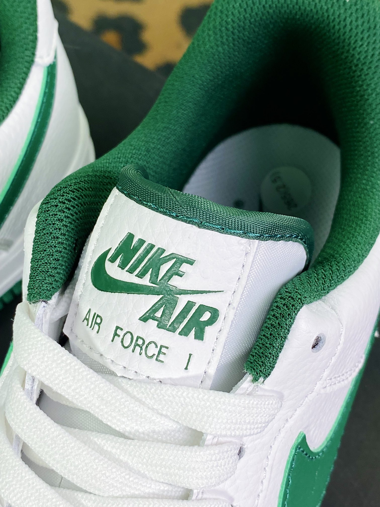 240  Air Force 1'07”40th Anniversary/White Green”空军一号经板鞋“40周年版白深绿小钩”MN5263-126