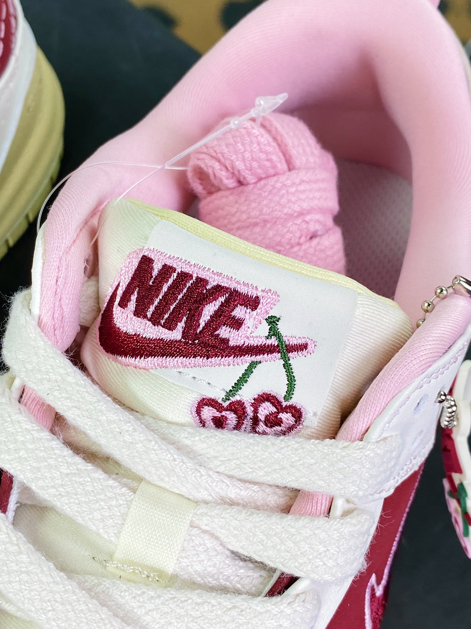 220 Dunk Low Disrupt 2”Valentine’s Day”轻量扣篮破板鞋“解构白粉酒红情人节双钩” FD4617-667