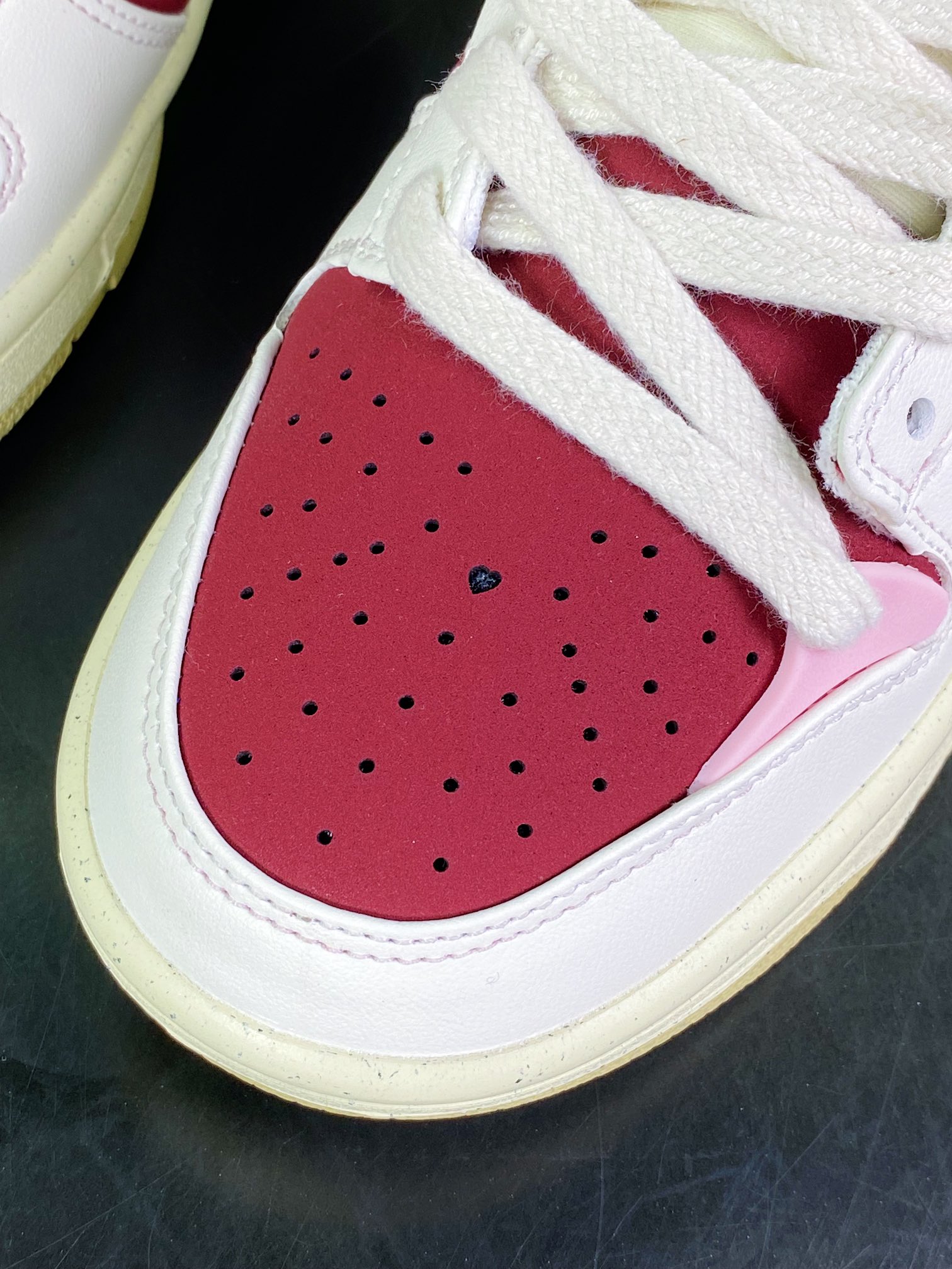 220 Dunk Low Disrupt 2”Valentine’s Day”轻量扣篮破板鞋“解构白粉酒红情人节双钩” FD4617-667