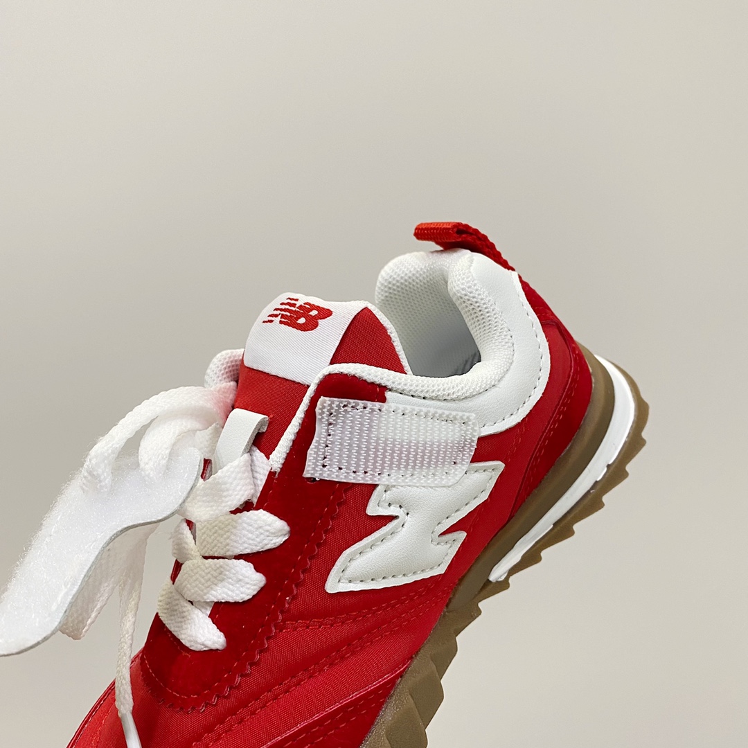 图片[6]-超百搭的小众鞋款！！NB RC30！ 活动又是一双复古感满满的鞋款！鞋子本身比较小巧，轻便，鞋面是尼龙，鞋头以及后跟是用麂皮包裹，再加上外翻的锯齿大底，都让鞋子更具有设计感！MNA16-选品中心