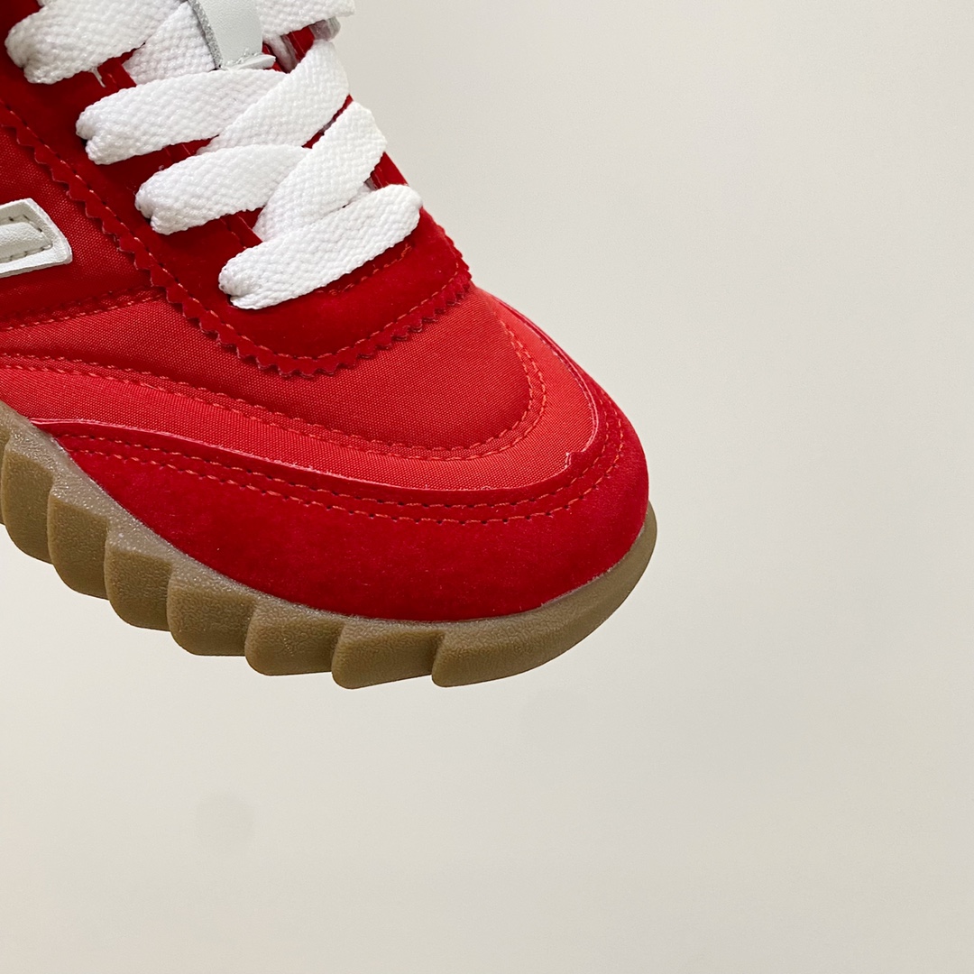 图片[8]-超百搭的小众鞋款！！NB RC30！ 活动又是一双复古感满满的鞋款！鞋子本身比较小巧，轻便，鞋面是尼龙，鞋头以及后跟是用麂皮包裹，再加上外翻的锯齿大底，都让鞋子更具有设计感！MNA16-选品中心