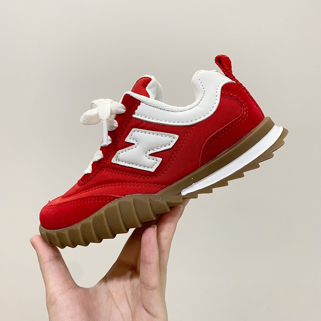 图片[5]-超百搭的小众鞋款！！NB RC30！ 活动又是一双复古感满满的鞋款！鞋子本身比较小巧，轻便，鞋面是尼龙，鞋头以及后跟是用麂皮包裹，再加上外翻的锯齿大底，都让鞋子更具有设计感！MNA16-选品中心