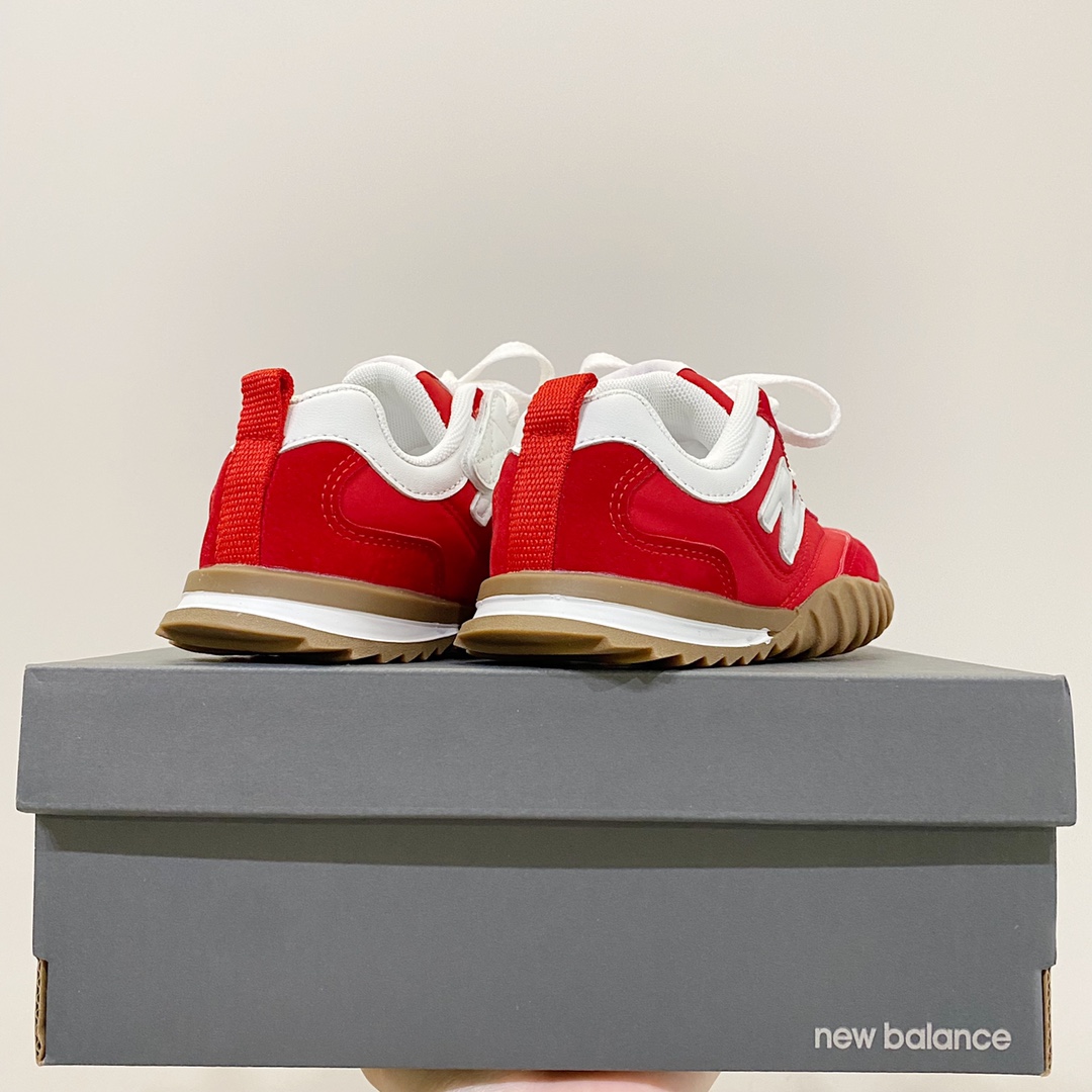 图片[3]-超百搭的小众鞋款！！NB RC30！ 活动又是一双复古感满满的鞋款！鞋子本身比较小巧，轻便，鞋面是尼龙，鞋头以及后跟是用麂皮包裹，再加上外翻的锯齿大底，都让鞋子更具有设计感！MNA16-选品中心