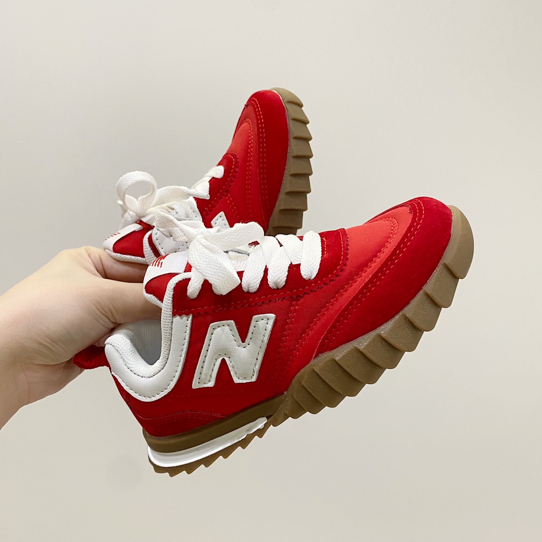 图片[4]-超百搭的小众鞋款！！NB RC30！ 活动又是一双复古感满满的鞋款！鞋子本身比较小巧，轻便，鞋面是尼龙，鞋头以及后跟是用麂皮包裹，再加上外翻的锯齿大底，都让鞋子更具有设计感！MNA16-选品中心