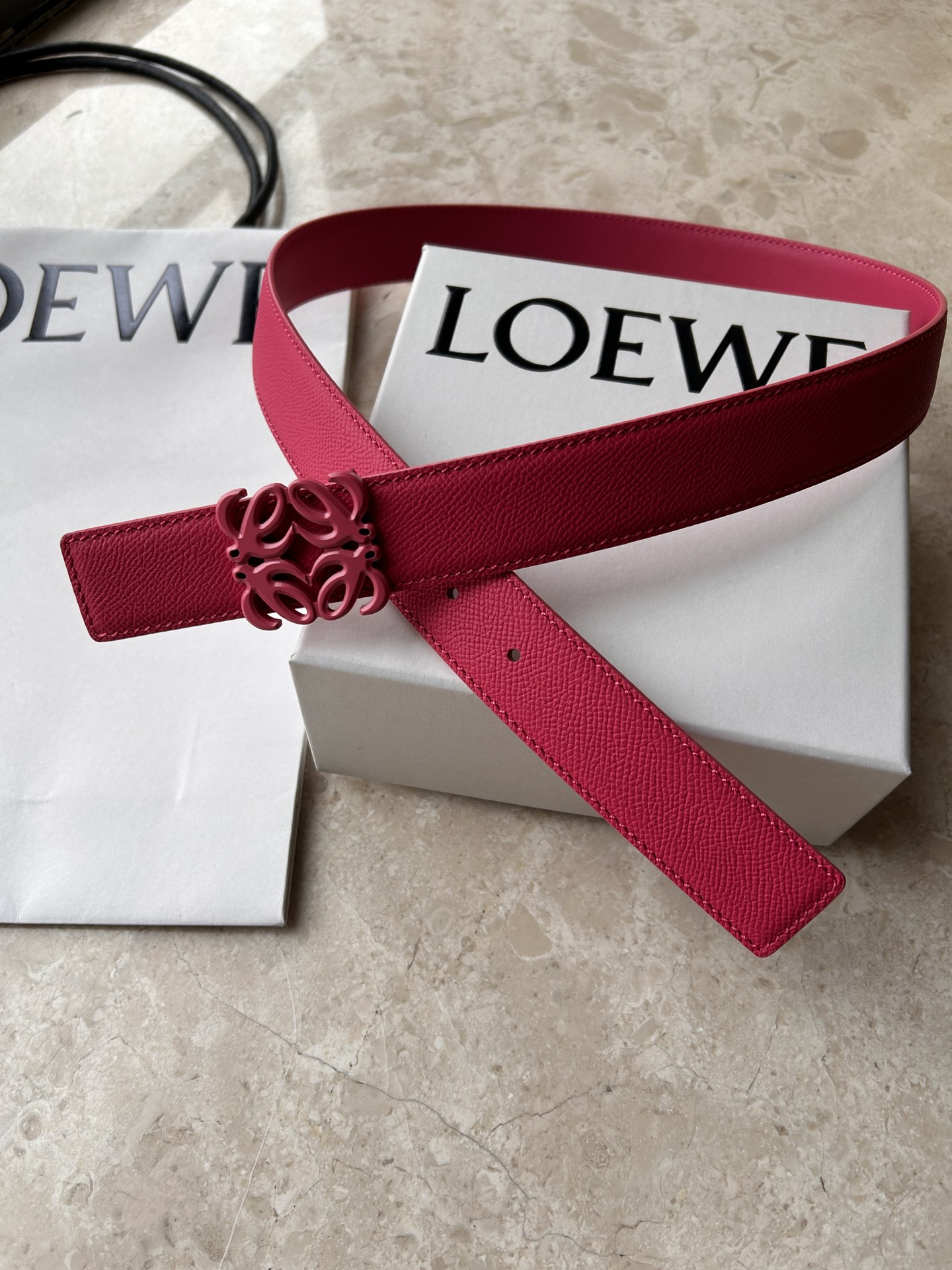 Loewe حزام نسخة طبق الأصل عبر الإنترنت
 رد : . جلد البقر عارضة