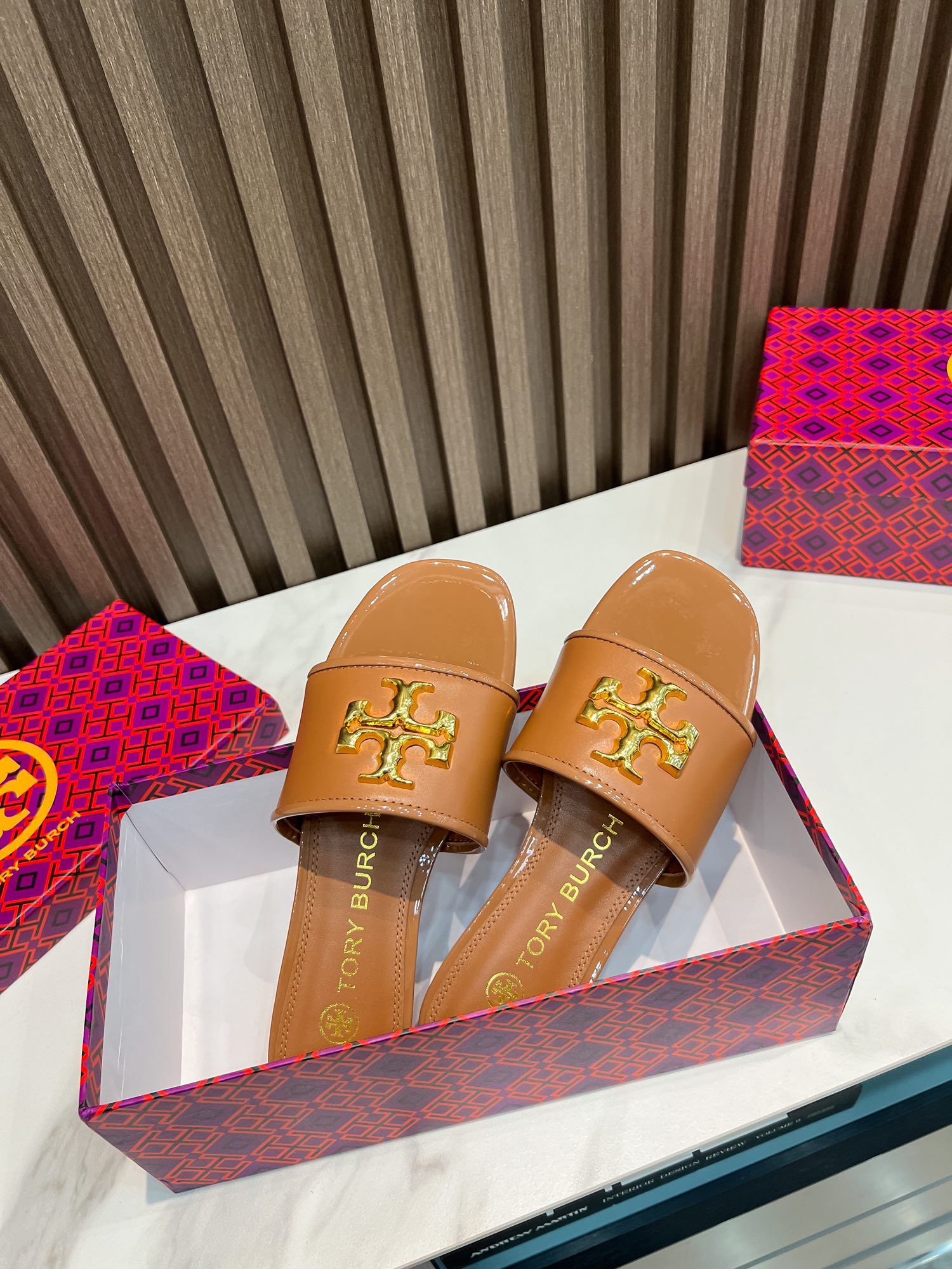 “Comfortable Tory Burch Flat-Floor Slippers for Foreign Trade Orders” - 图片 3