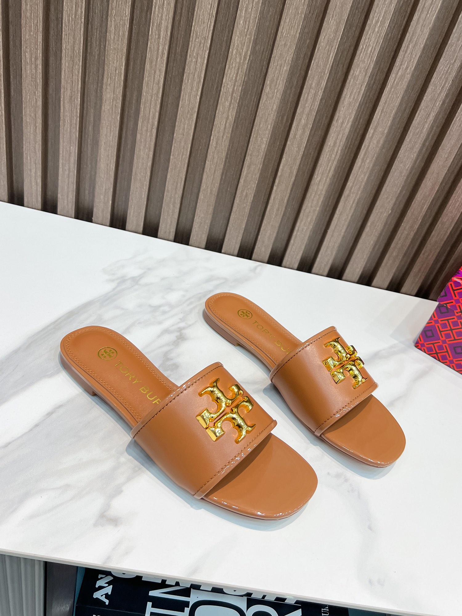 “Comfortable Tory Burch Flat-Floor Slippers for Foreign Trade Orders”
