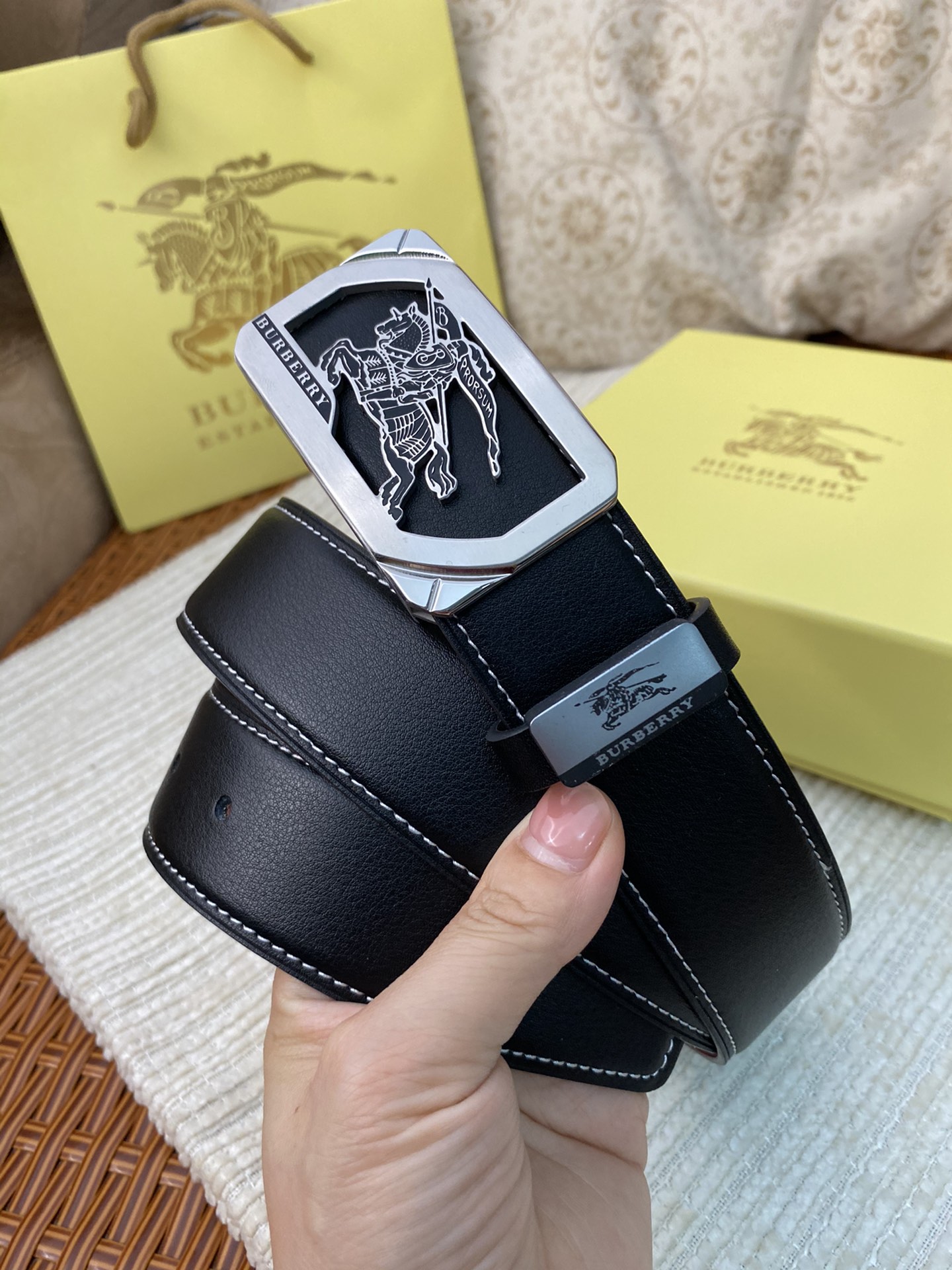 品名巴宝莉C原单材质原单牛皮腰带百分