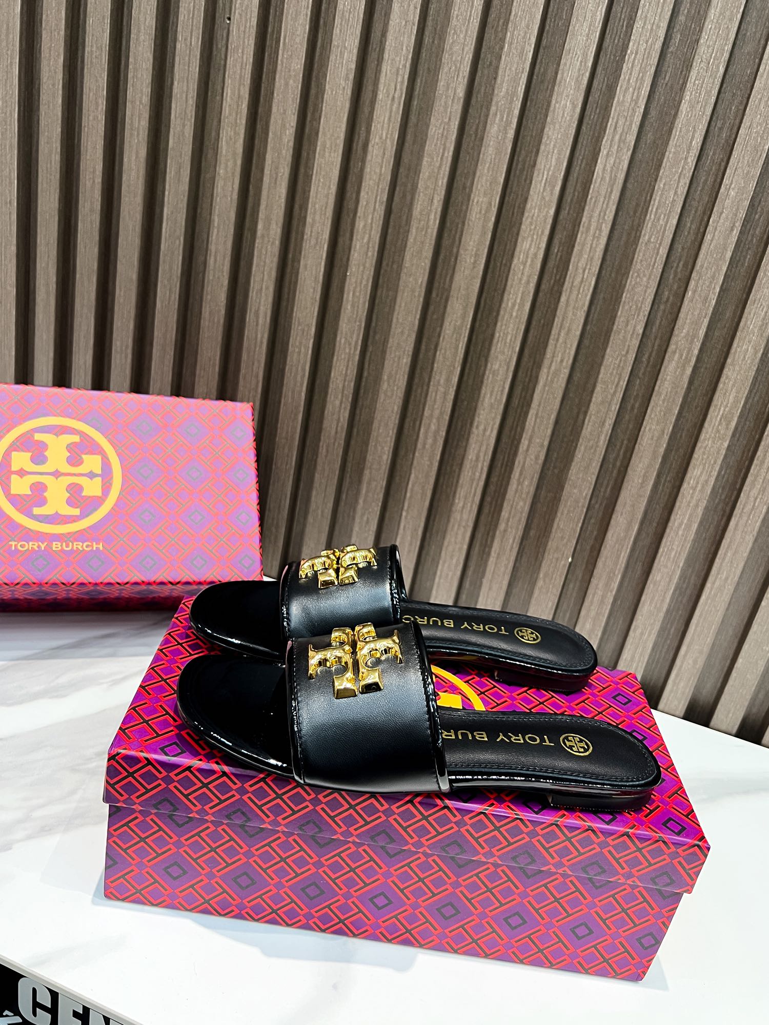 Tory Burch Flat-Floor Slippers: Comfortable Leather Design for Foreign Trade Orders - 图片 8