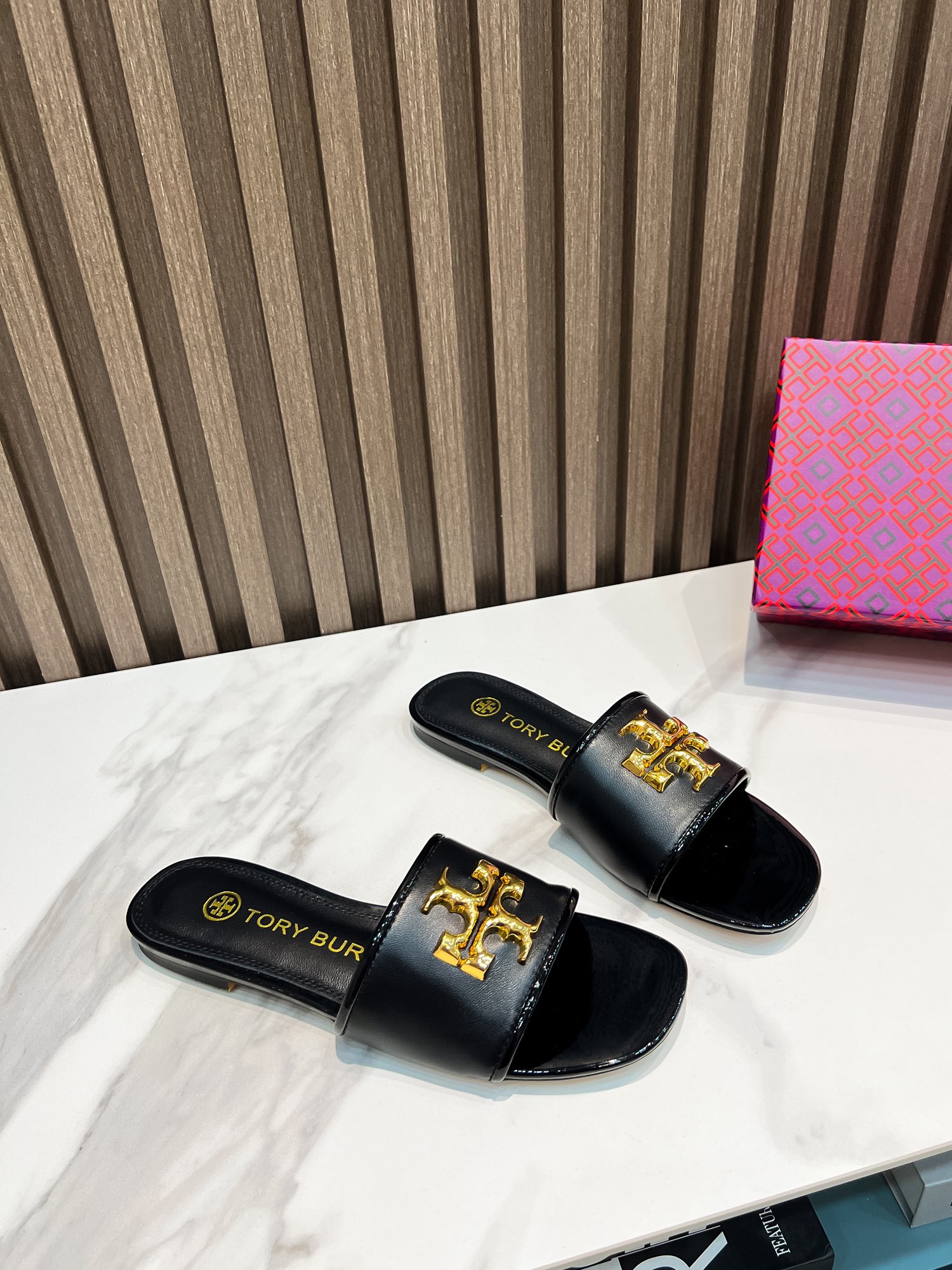 Tory Burch Flat-Floor Slippers: Comfortable Leather Design for Foreign Trade Orders - 图片 4