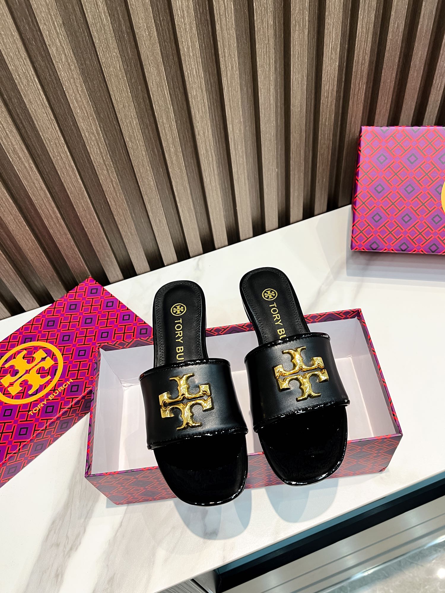 Tory Burch Flat-Floor Slippers: Comfortable Leather Design for Foreign Trade Orders