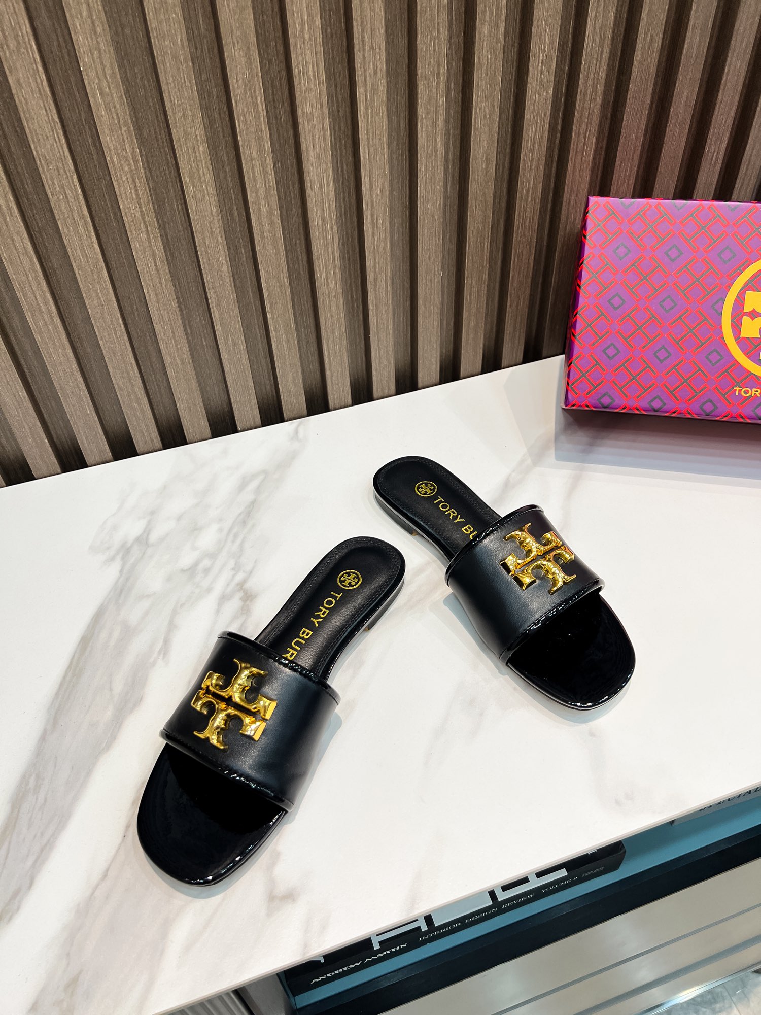 Tory Burch Flat-Floor Slippers: Comfortable Leather Design for Foreign Trade Orders - 图片 2