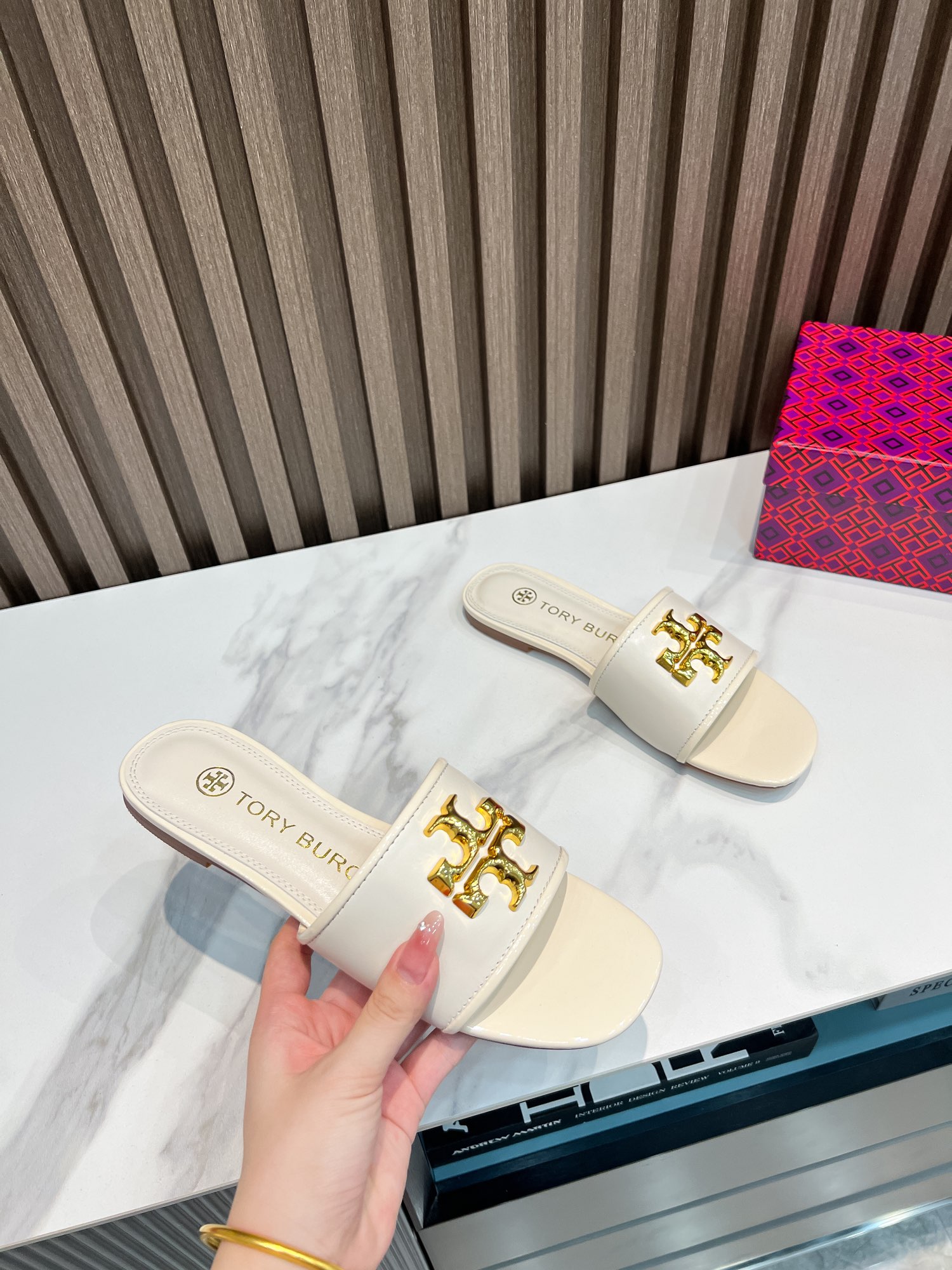 Tory Burch Flat-Floor Slippers: Premium Comfort in Cattle and Sheep Skin, Various Sizes - 图片 3