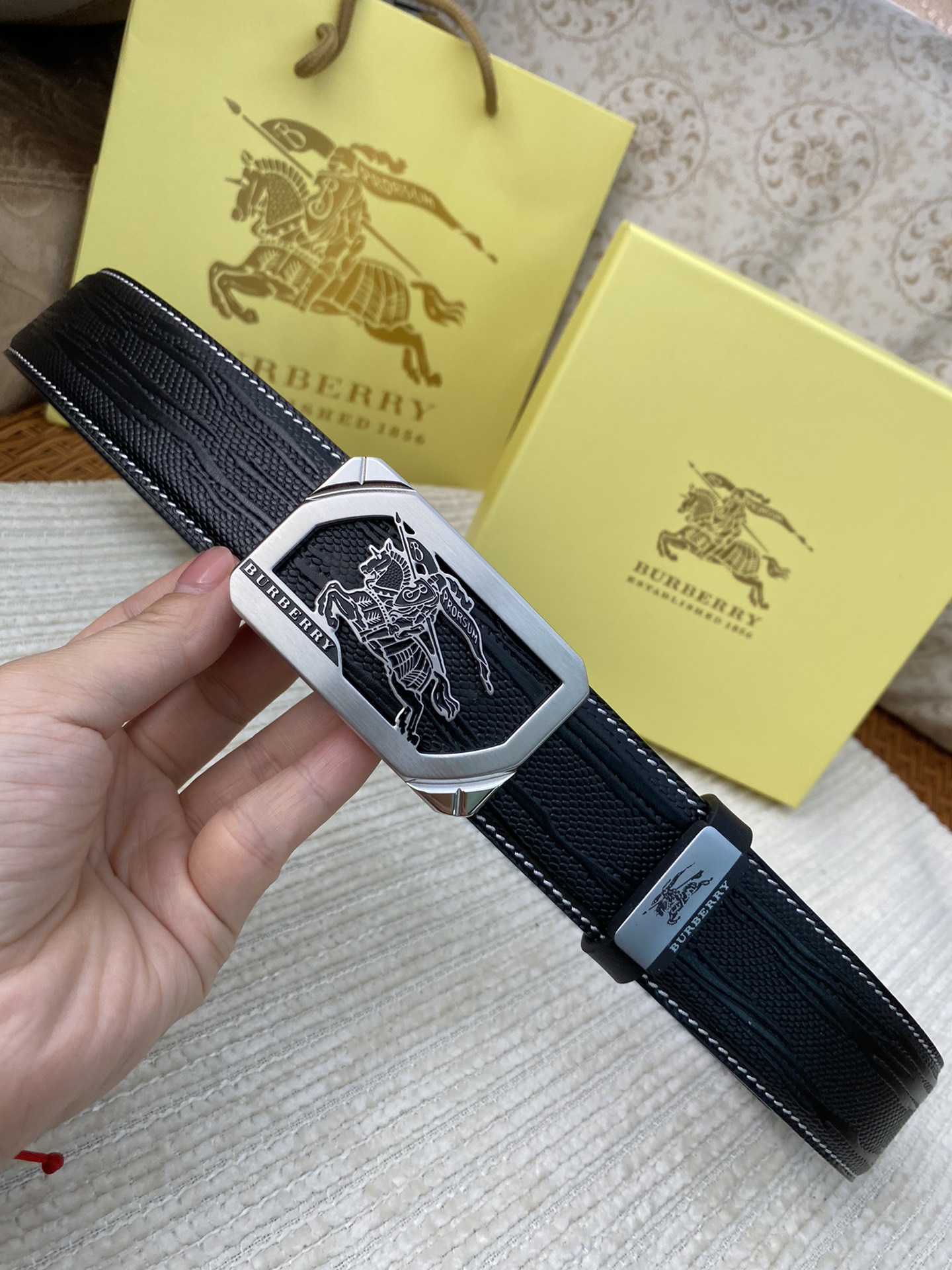 品名巴宝莉C原单材质原单牛皮腰带百分