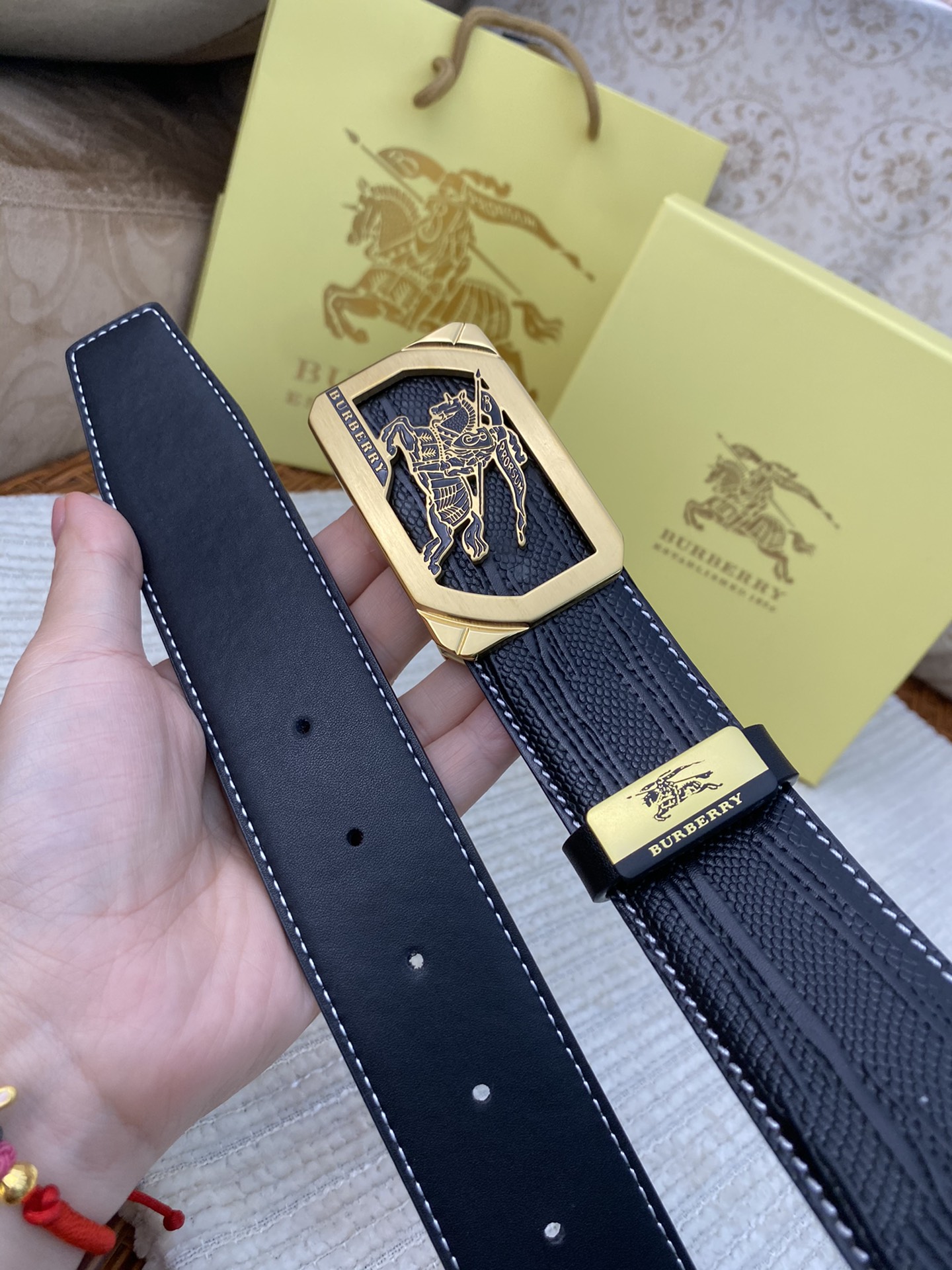 品名巴宝莉C原单材质原单牛皮腰带百分
