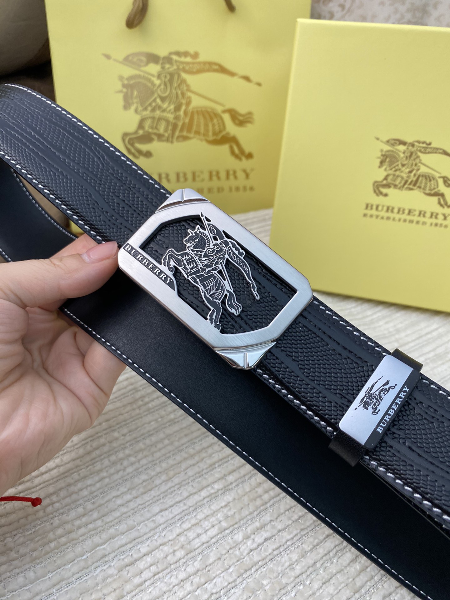 品名巴宝莉C原单材质原单牛皮腰带百分