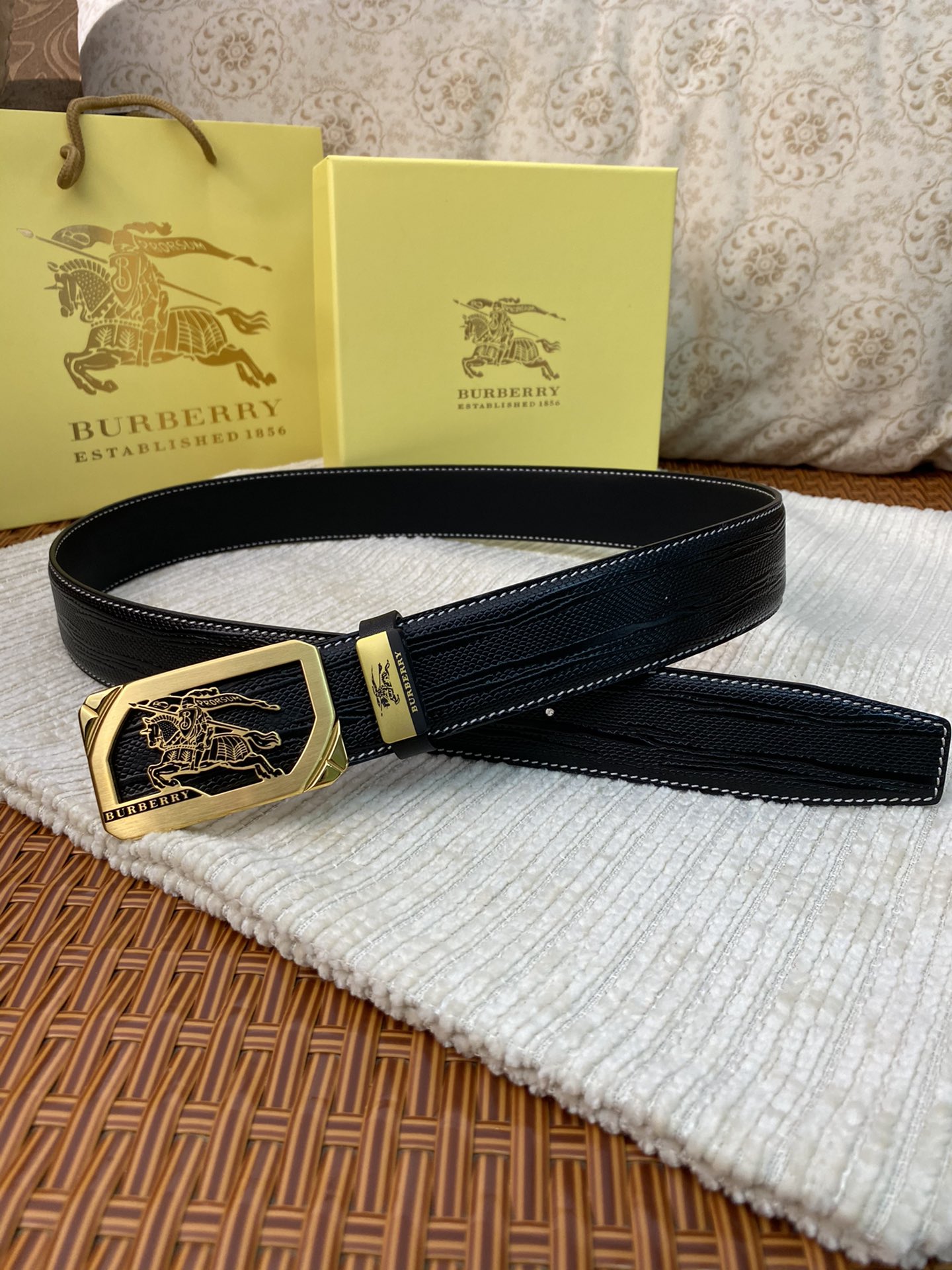 品名巴宝莉C原单材质原单牛皮腰带百分