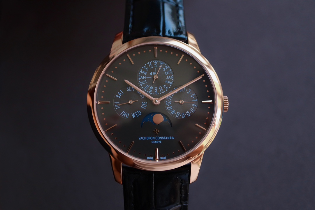 NO:145232,【The thinnest version on the entire network】Mx new product - Vacheron Constantin Patrimony  Contemporaine inherited series ultra-thin perpetual calendar watch [Model] 43175/O00R-9687/B519/B343/B [Case] ​​The watch has a diameter of 41mm and a thickness of 9.4mm, which is only 0.03cm different from the original thickness, making it the thinnest version of the entire network. The watch has a simple line and a smooth outline. It adheres to the consistent thinness and elegance of the inherited series. It is an excellent achievement in the pursuit of the ultimate slim timepiece process. [  Dial] The watch follows the pure and simple style of this series, with a delicate trapezoidal hour scale, rod-shaped hands, micro-arched curved dial design and 