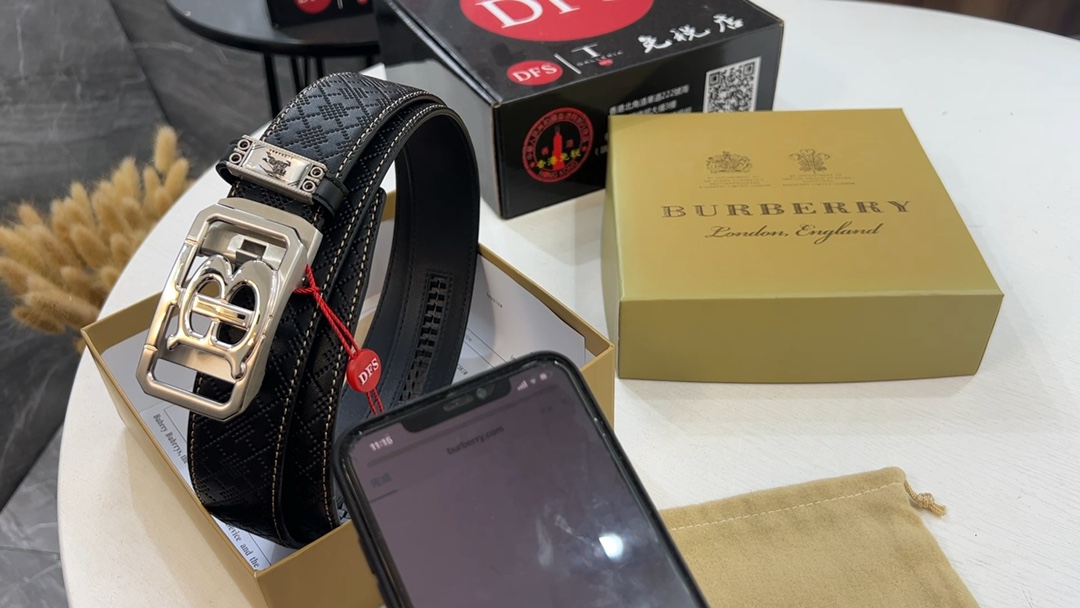 Burberry 巴宝莉新款正装自动夏季皮带，条形花纹五金 头层牛皮制作