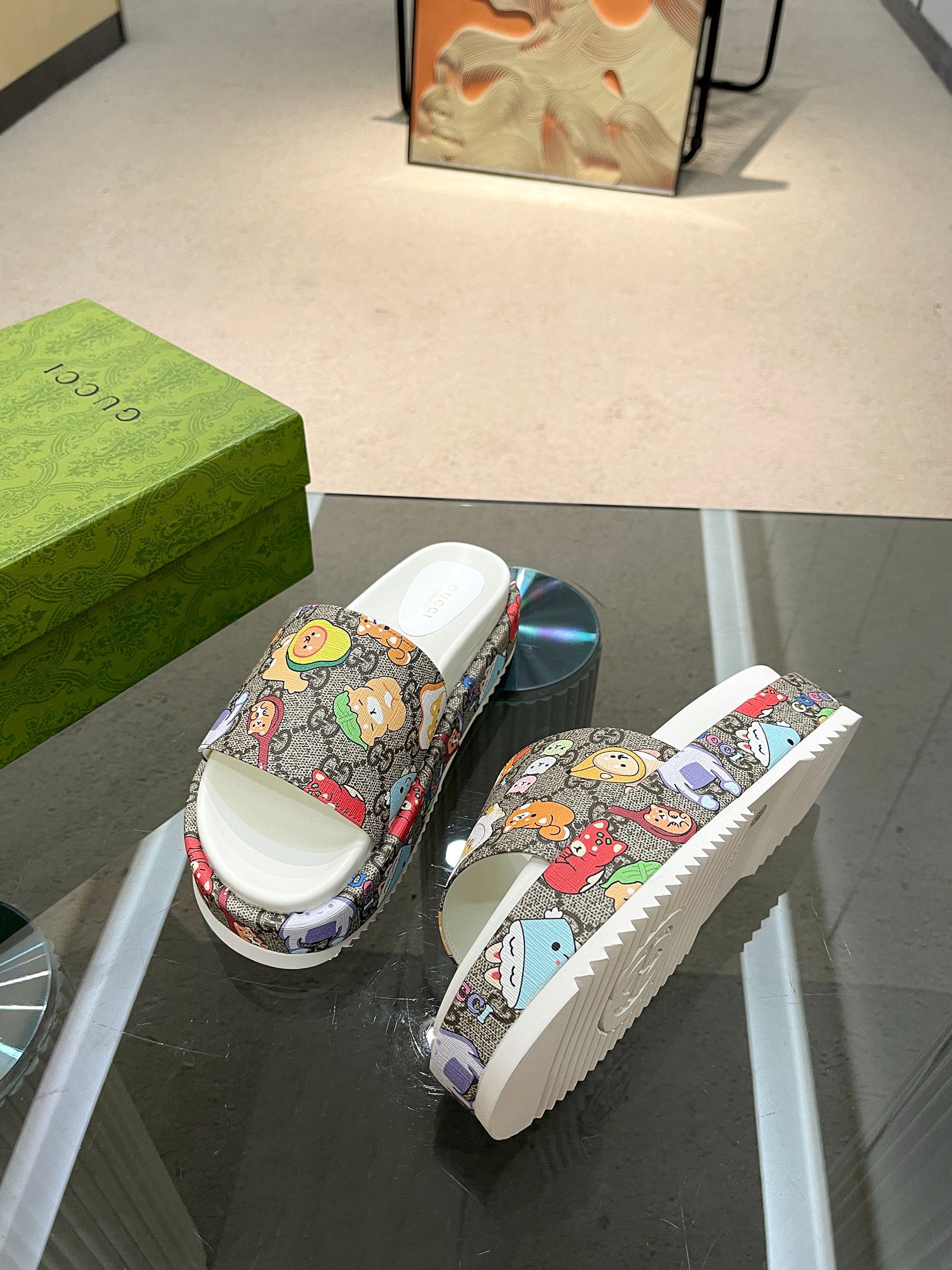 Gucci Limited Edition Platform Slides with Whimsical Print 7 a1682061848979 1554