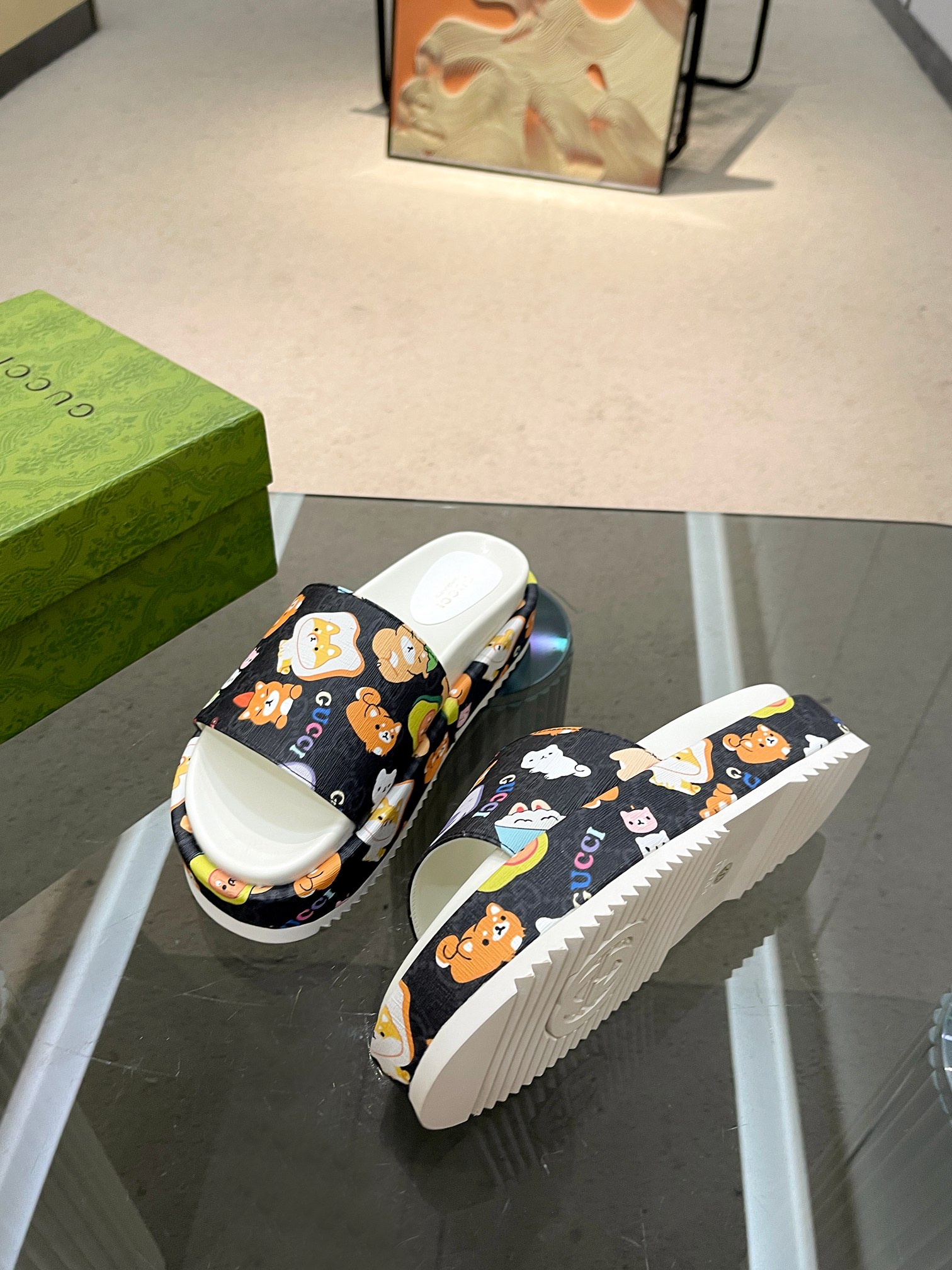 Gucci Limited Edition Platform Slides with Animal Print - Stylish & Comfortable 3 a1682061900936 5401