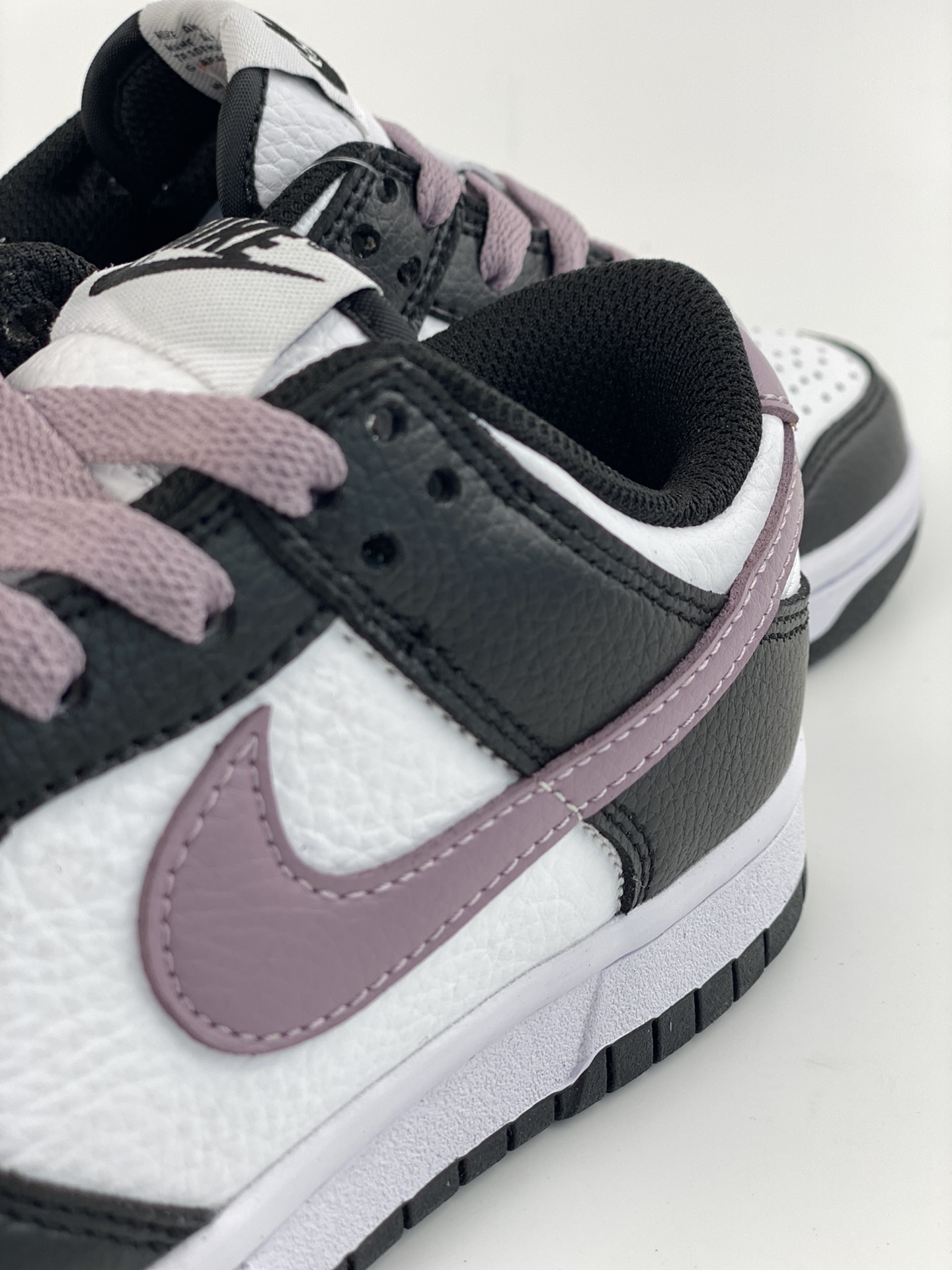 NIKE SB Dunk Low Black and White Taro Purple DO7412-991