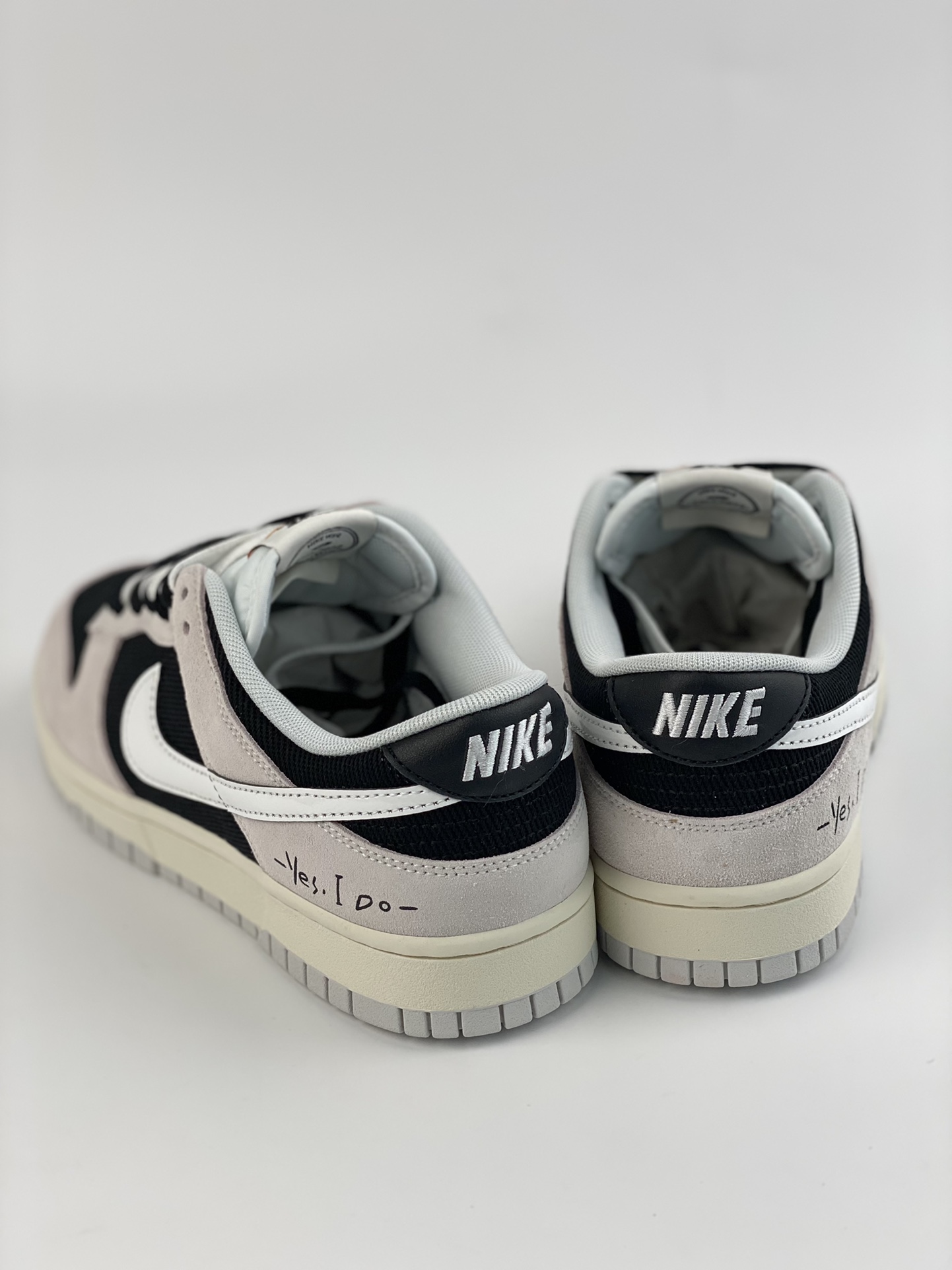 Nike sb dunk low hook Swoosh reverse panda burst DO9776-001