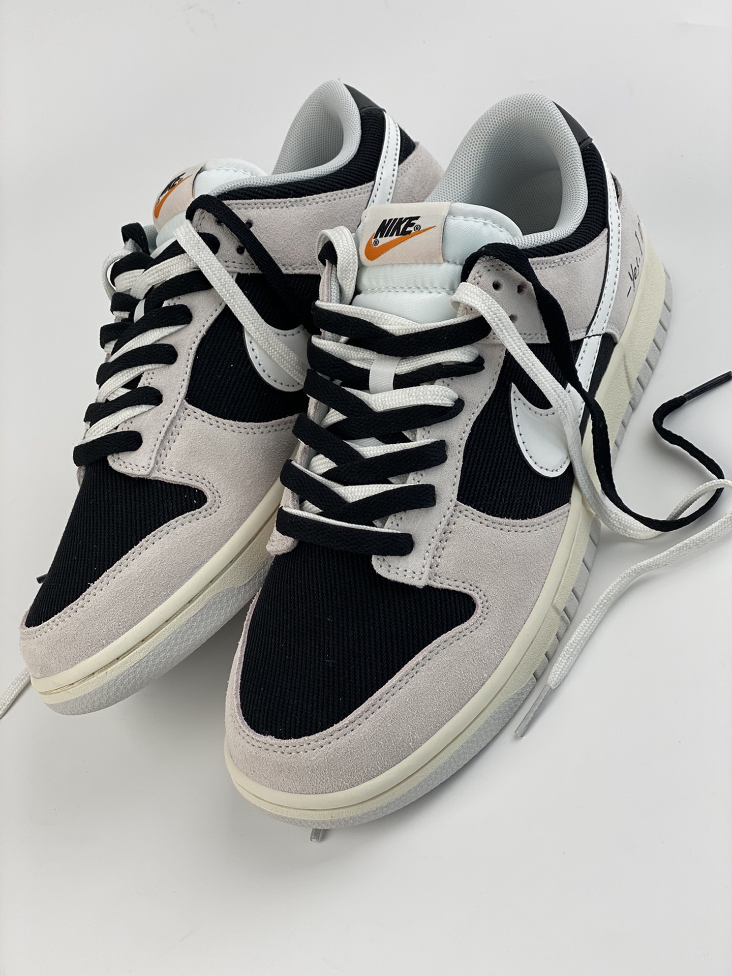 Nike sb dunk low hook Swoosh reverse panda burst DO9776-001