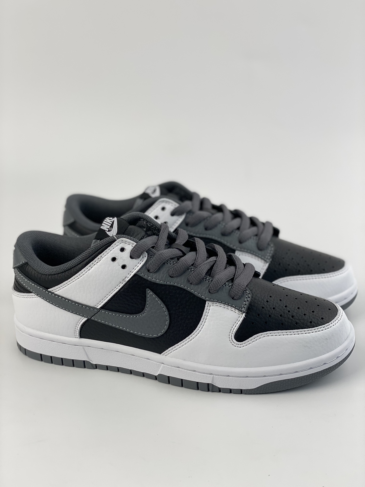 Nike SB Dunk Low ”by You” Person Book of Colors Black and White Gray MG3699-002