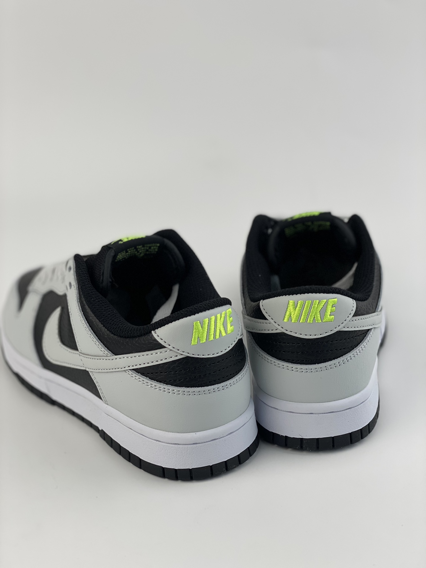 Nike sb dunk low reverse panda neon black and white FD9756-001