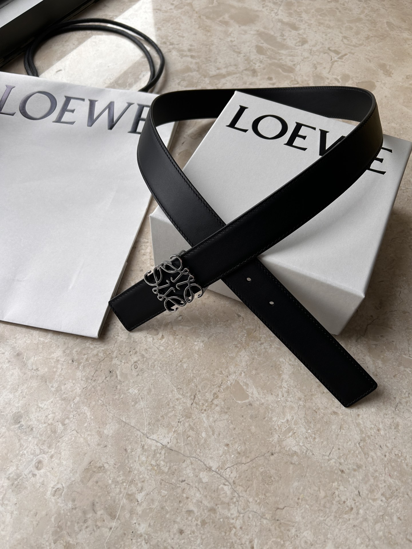 Loewe حزام جلد البقر عارضة