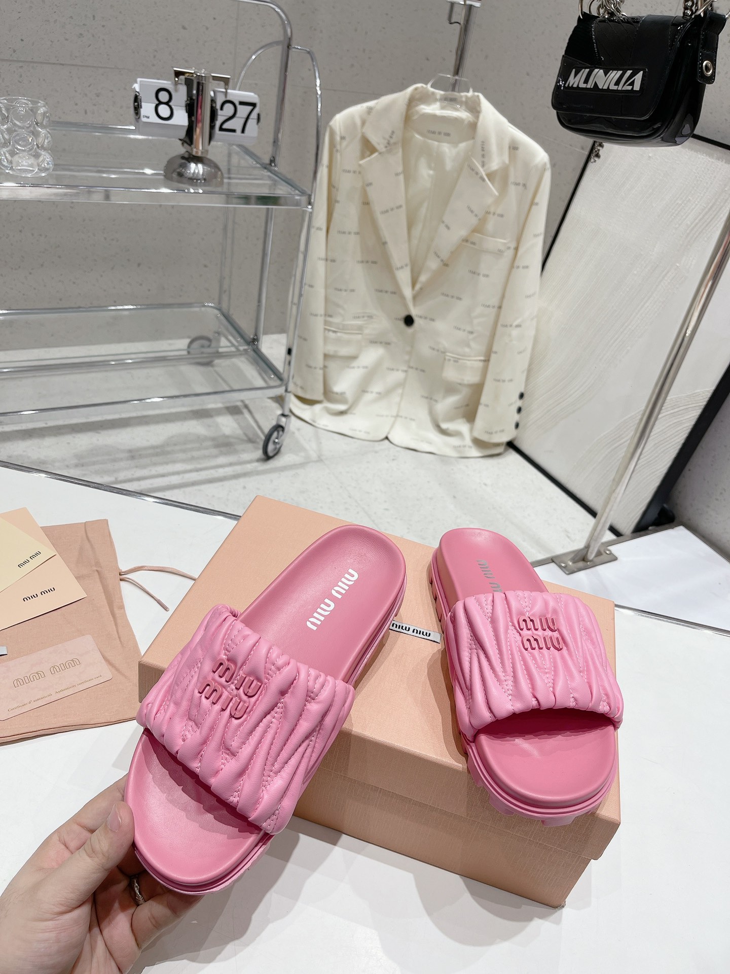 miumiu2023夏季褶皱拖鞋百搭