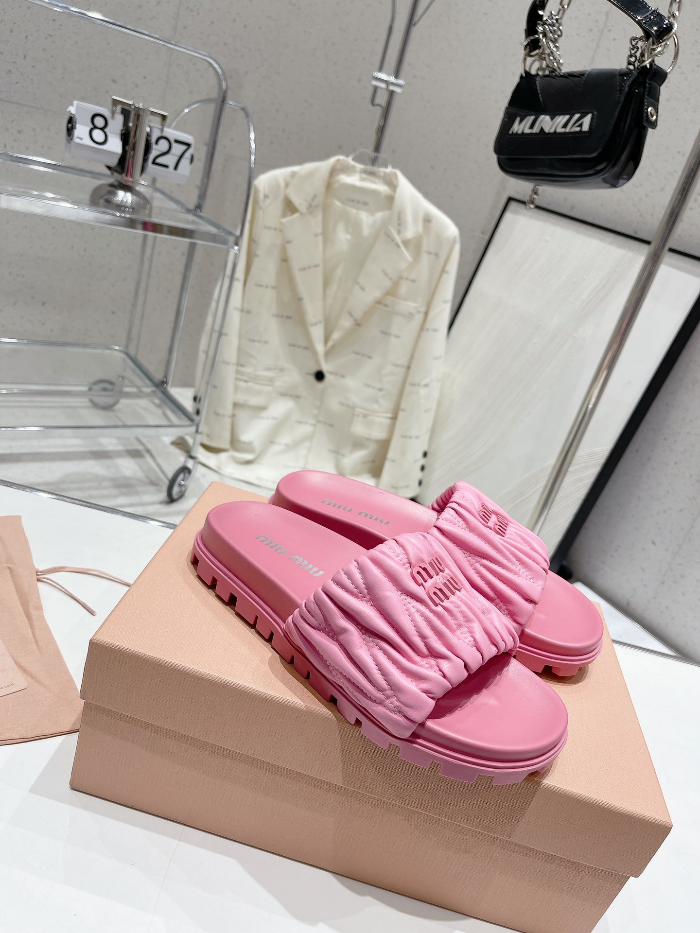 miumiu2023夏季褶皱拖鞋百搭