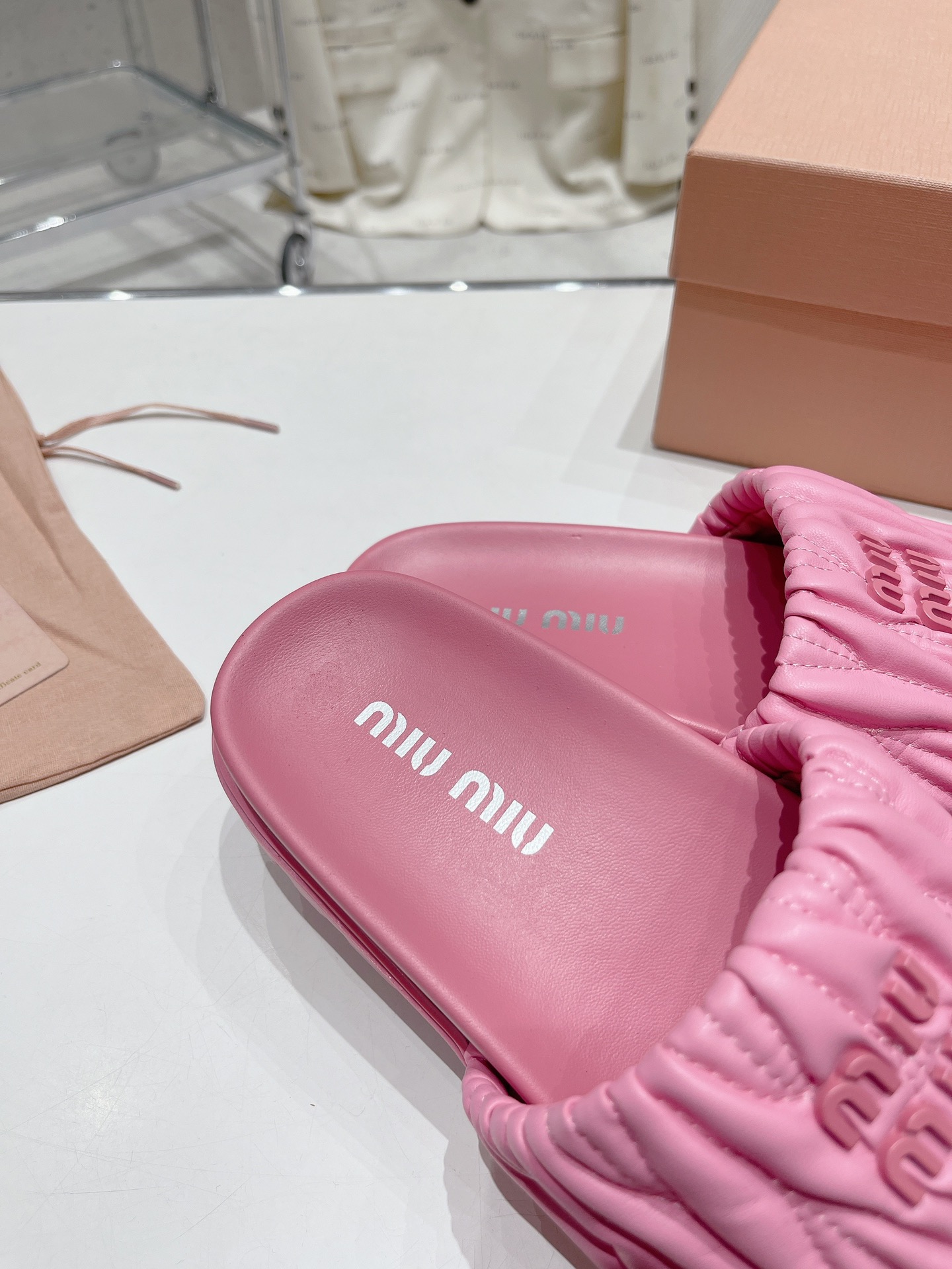 miumiu2023夏季褶皱拖鞋百搭