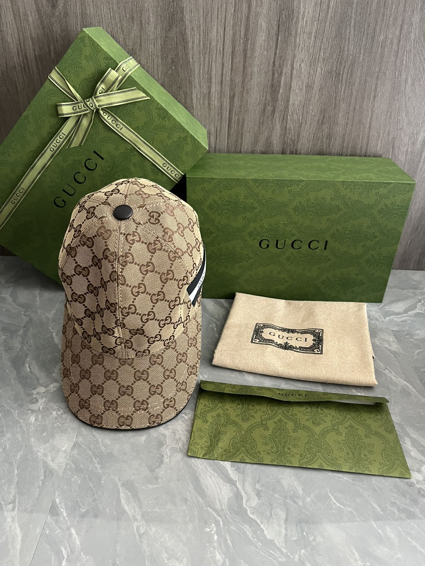 Gucci 7 gwiazdek
 Kopiuj AAA+
 Skóra krowia Kolekcja wiosenno-letnia