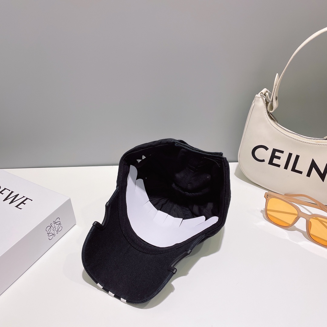 Parisian Adi’s Stylish New Baseball Hat: A Must-Have Fashion Item to Kickstart Your Style! - 图片 7