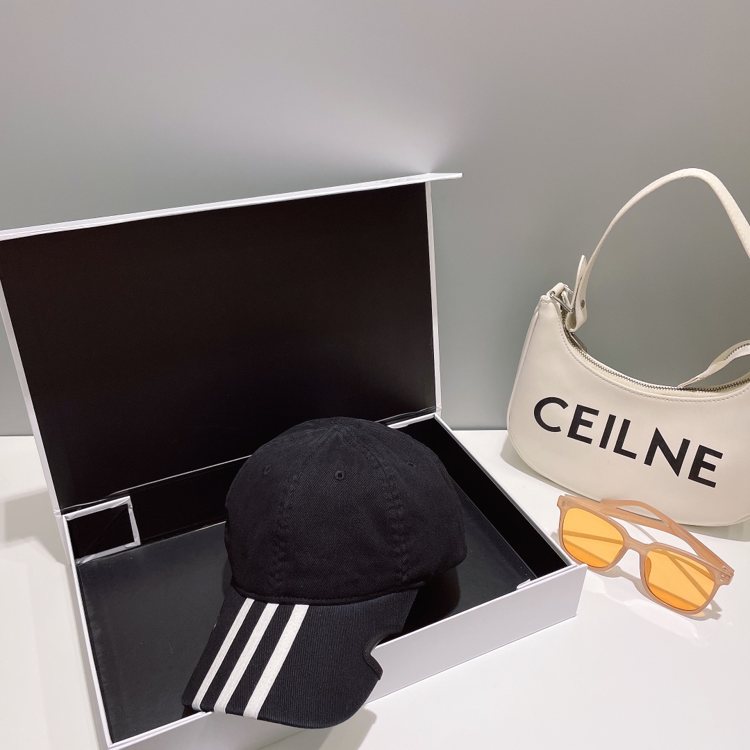 Parisian Adi’s Stylish New Baseball Hat: A Must-Have Fashion Item to Kickstart Your Style! - 图片 5