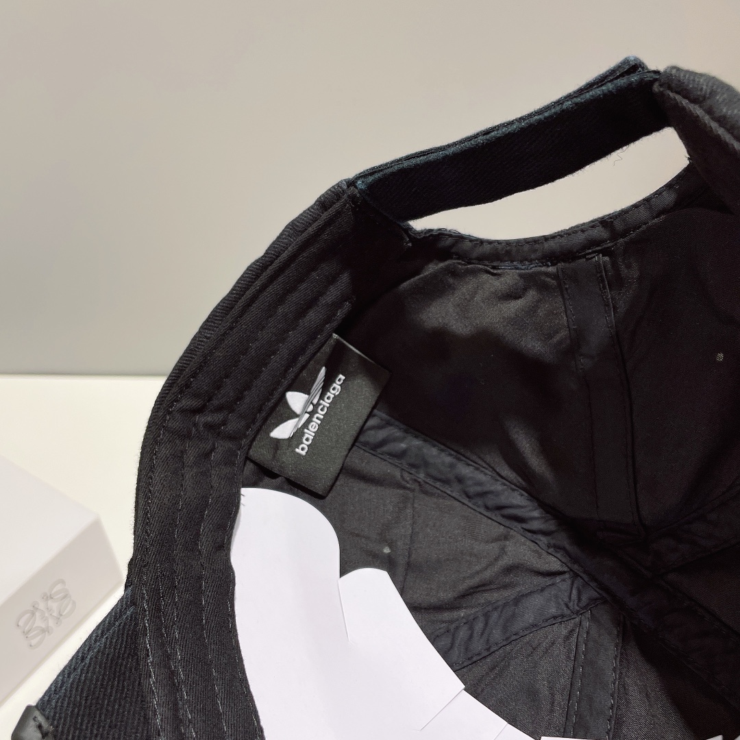 Parisian Adi’s Stylish New Baseball Hat: A Must-Have Fashion Item to Kickstart Your Style! - 图片 4