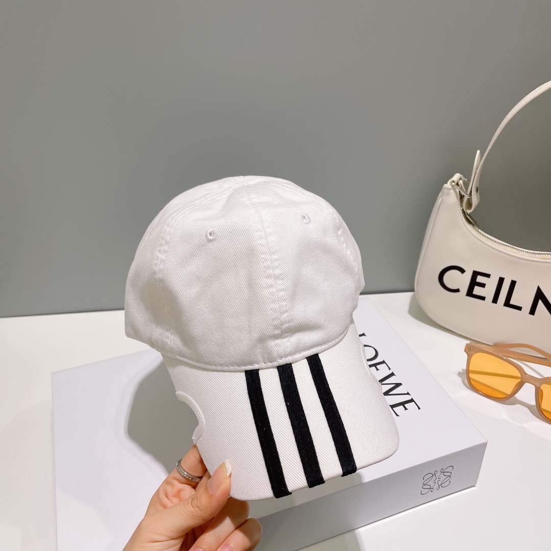 Stylish Parisian Adi Introduces New Baseball Hat – Get Started with Cool Style - 图片 2