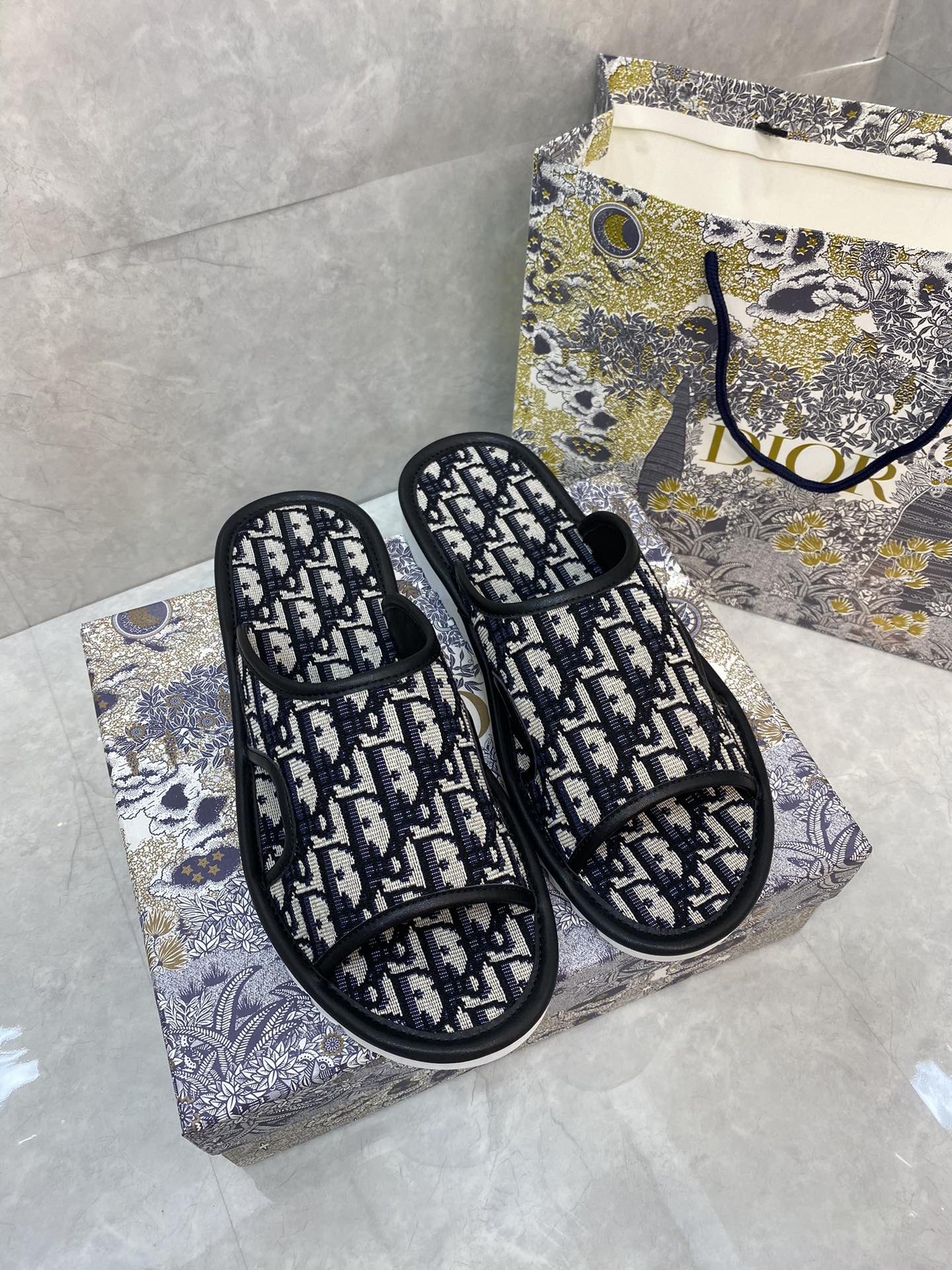 Dior Schuhe Sandalen Badelatschen Beige Schwarz Kautschuk Sommerkollektion Oblique Lässig