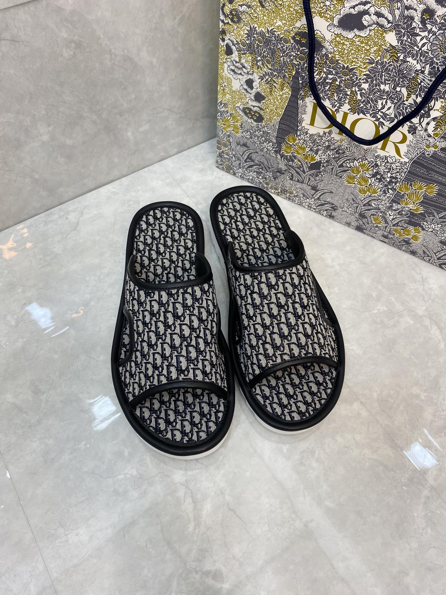 Dior Schuhe Sandalen Badelatschen Beige Schwarz Kautschuk Sommerkollektion Oblique Lässig
