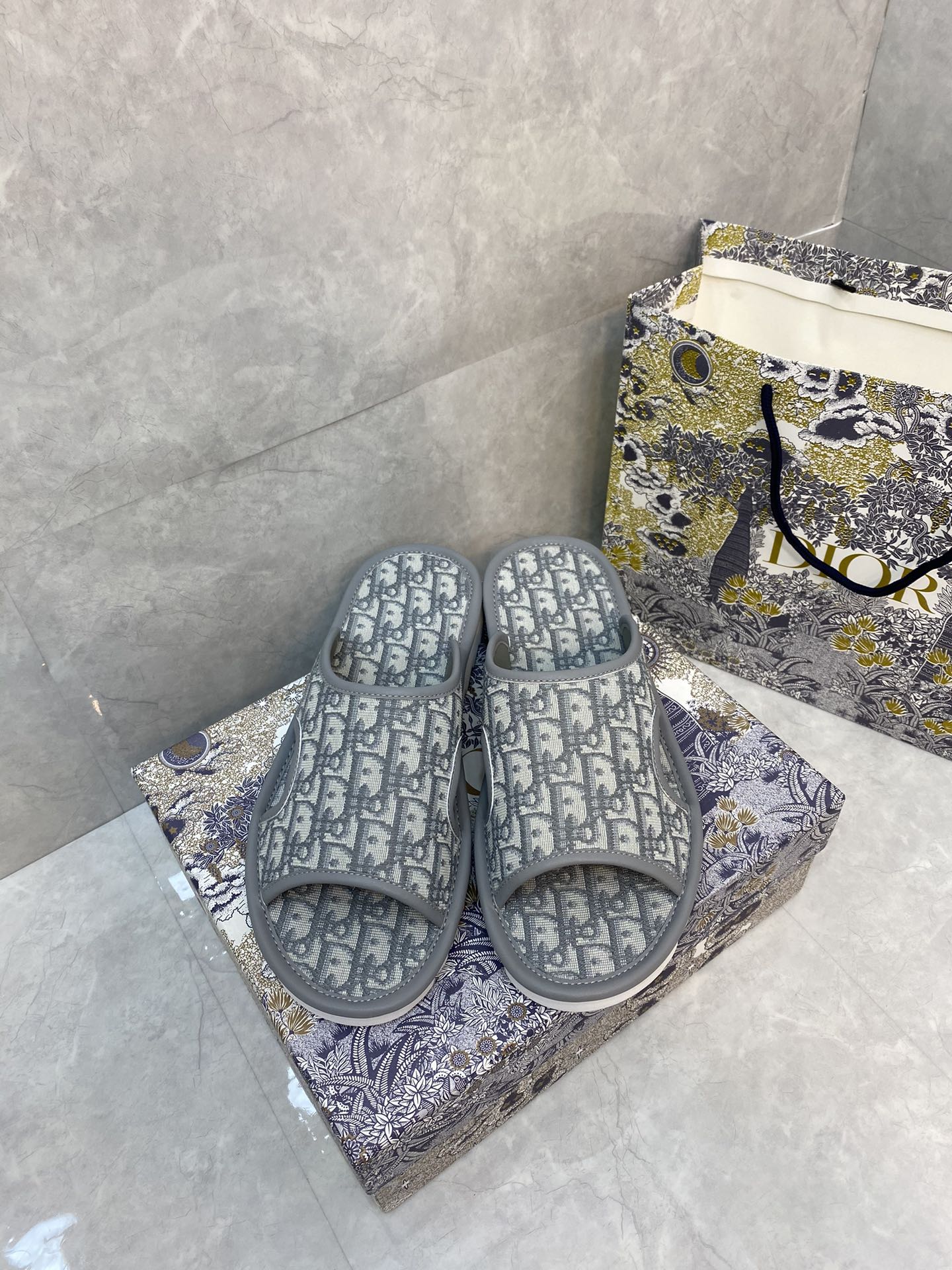Dior Schuhe Sandalen Badelatschen Beige Grau Kautschuk Sommerkollektion Oblique Lässig