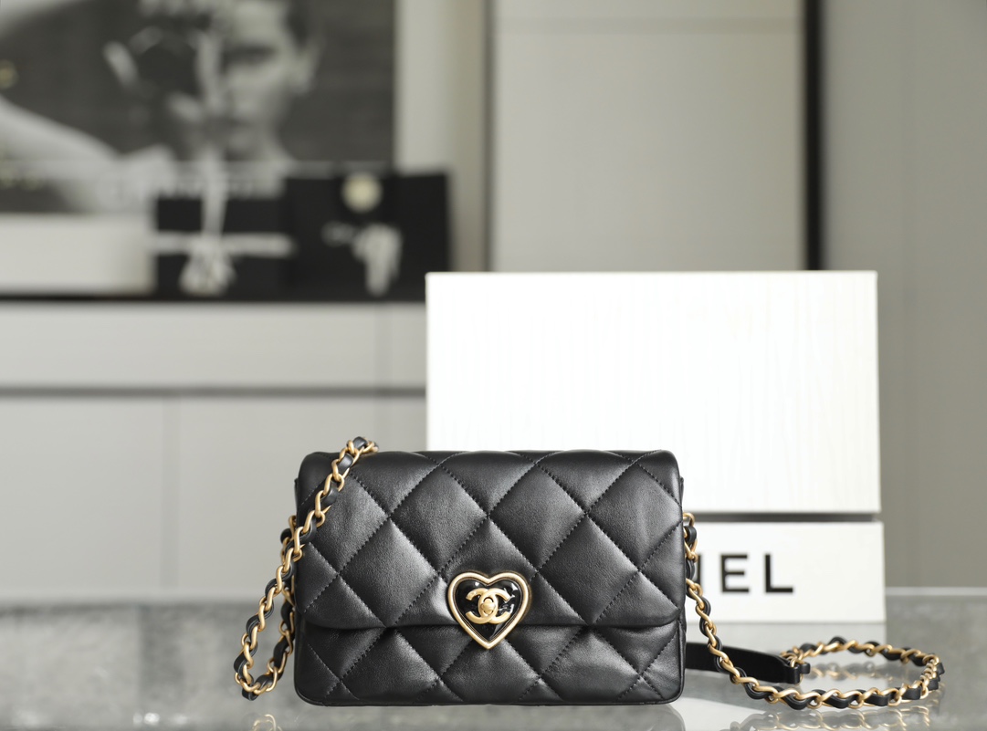 Chanel Classic Flap Bag Crossbody & Shoulder Bags Black Vintage Gold Lambskin Sheepskin Spring/Summer Collection