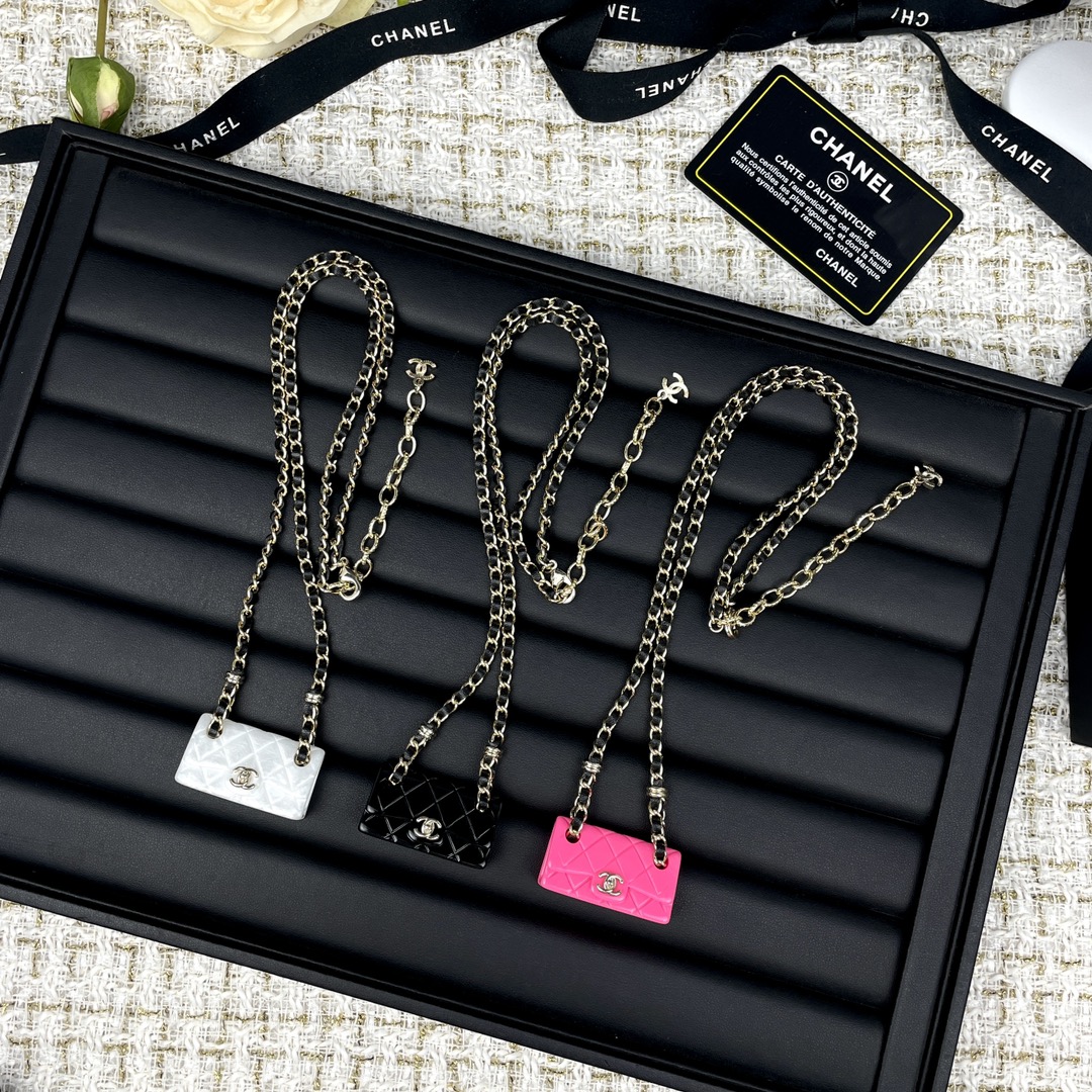 NO:104229,Ch@nel resin bag, black leather, long necklace, three colors: white, black, pink, size 2.3 4, length 65, weight 30g, Chanel necklace, chanel, necklace19860909Ch@nel 树脂包包 黑色穿皮 长款项链  三色: 白色 黑色 粉色  尺寸2.3 4 长度65 重量30g,香奈儿项链,chanel,necklace,Jewelry