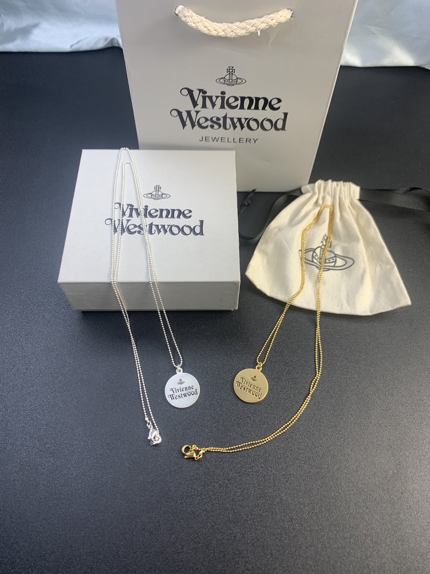 NO:103419,Queen Mother Silver Mist Gold Frosted Letter Logo Round Brand Necklace Gold Platinum Two Colors, Queen Mother Necklace, Necklace, Gold19860909西太后雾银雾金磨砂字母Logo圆牌项链黄金白金二个色,西太后项链,necklace,gold,Jewelry