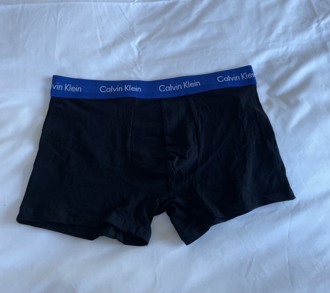 这套逼格，颜值，不要太高❗️质感很强，厚度适中，有弹力，五个颜色，活泼靓丽，日常出行都好穿，必须要自留！