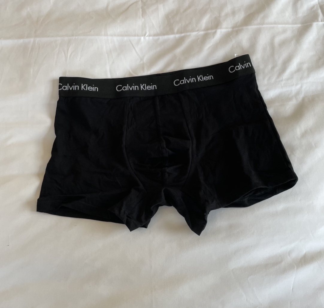 这套逼格，颜值，不要太高❗️质感很强，厚度适中，有弹力，五个颜色，活泼靓丽，日常出行都好穿，必须要自留！