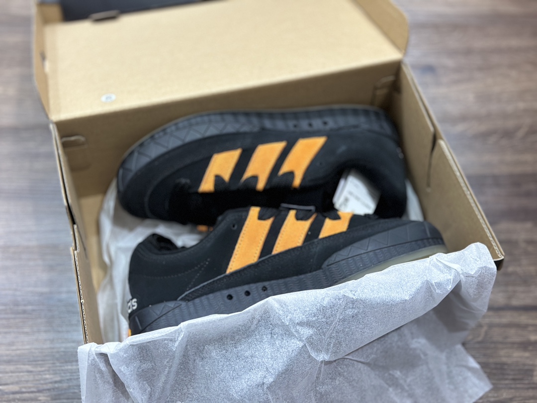 Correct version of the top original shipment HUMAN MADE x adidas originals Adimatic retro shark bread GX8976