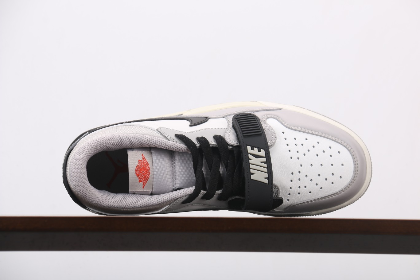  全码补齐
Air Jordan Legacy 312 原厂私磨 原厂纸板 原厂盒装 完美走线 进口头层